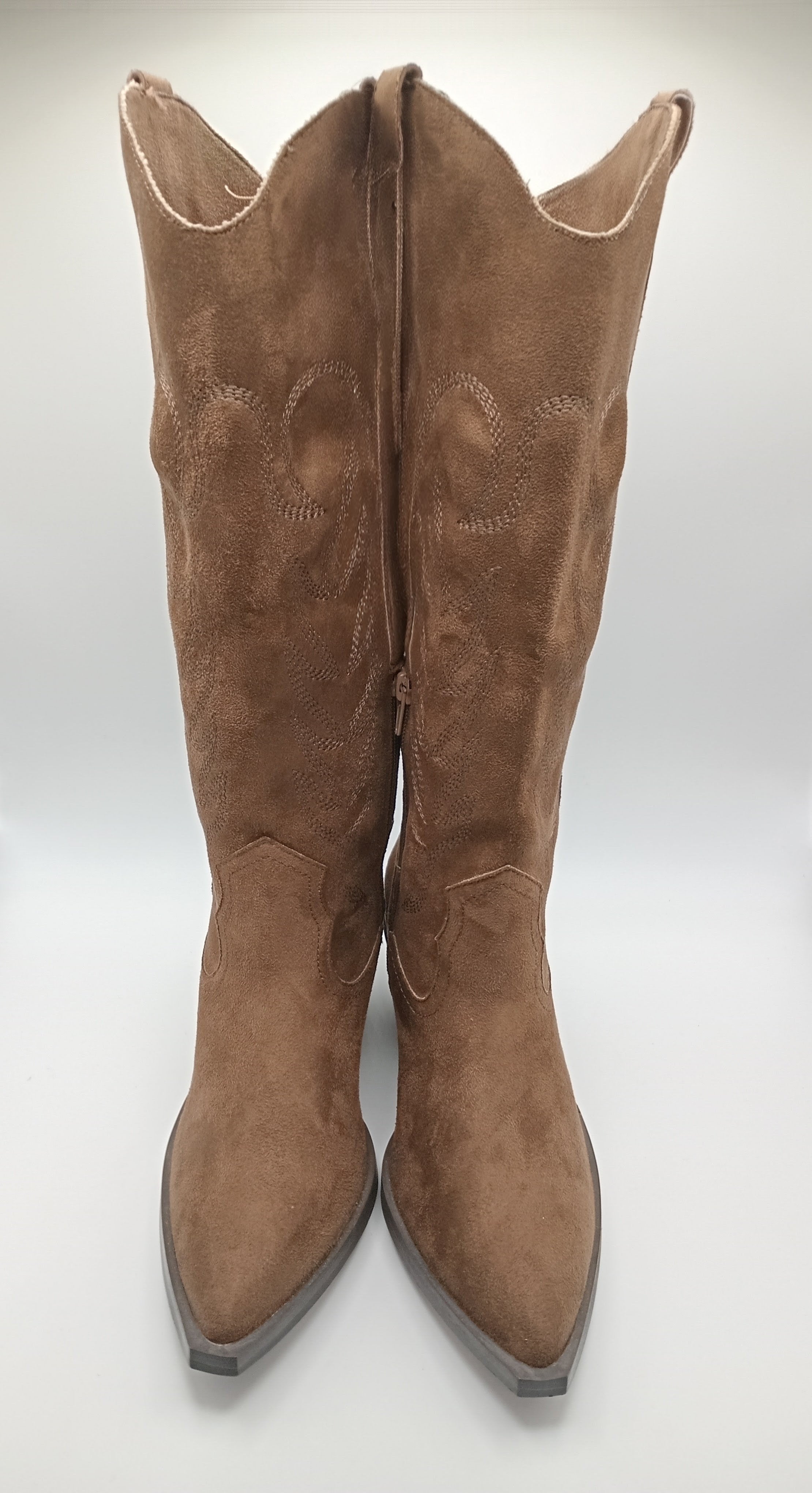 BOTA COWGIRL CORINA CASTANHO ECO PELE BORDADO BICUDO ZIPER