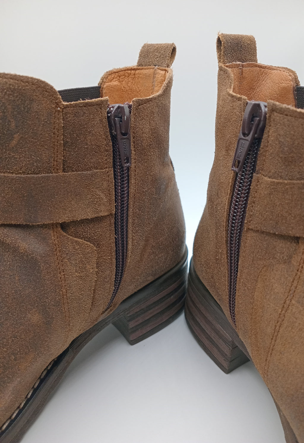 BOTA SALTO MACADI CASTANHO COURO TIRA ELÁSTICO ZIPER BOTIM