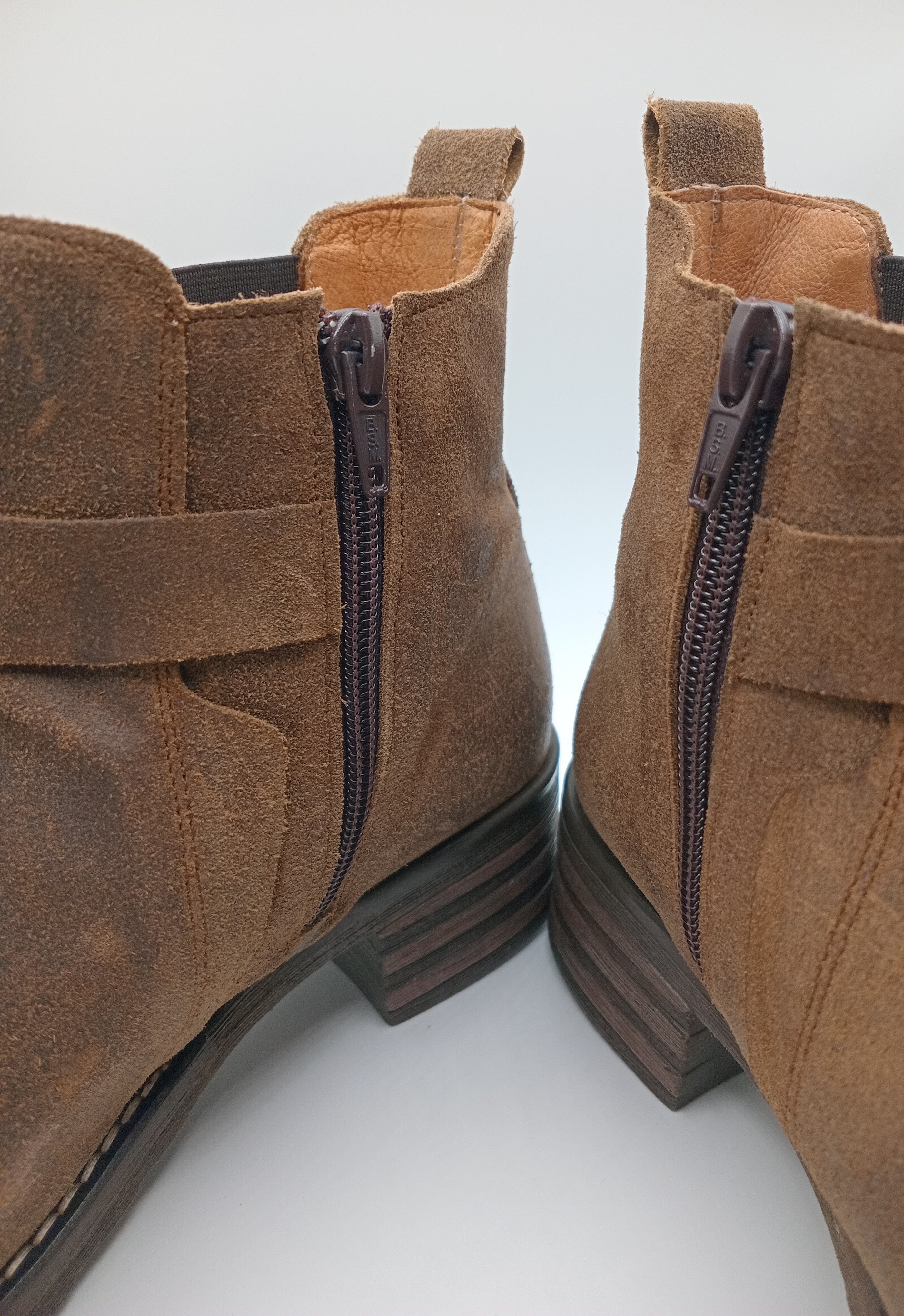 BOTA SALTO MACADI CASTANHO COURO TIRA ELÁSTICO ZIPER BOTIM