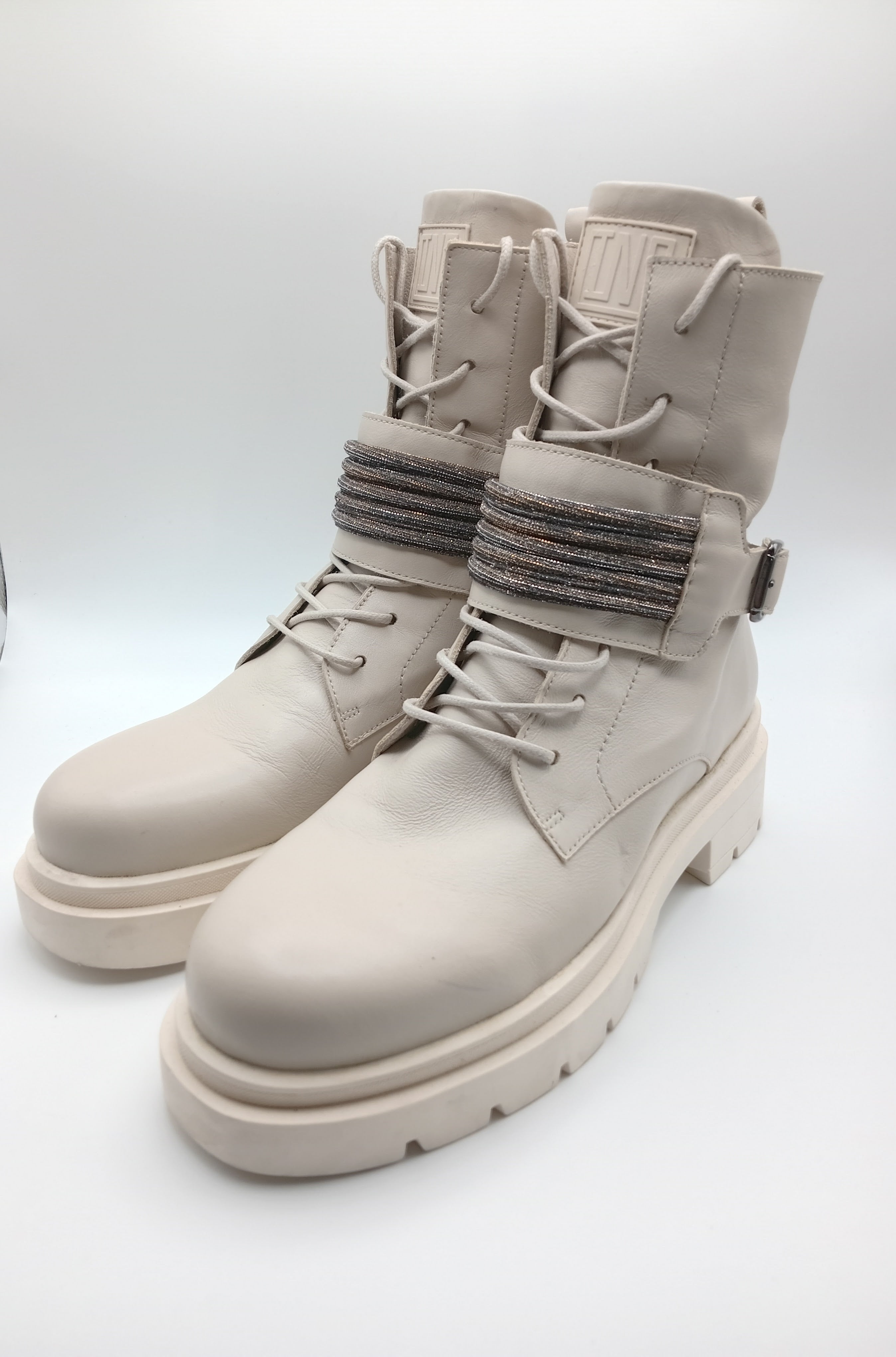 BOTA COTURNO IN•NOVE TIRA BRILHO LOGO 3D ALTO RELEVO ZIPER