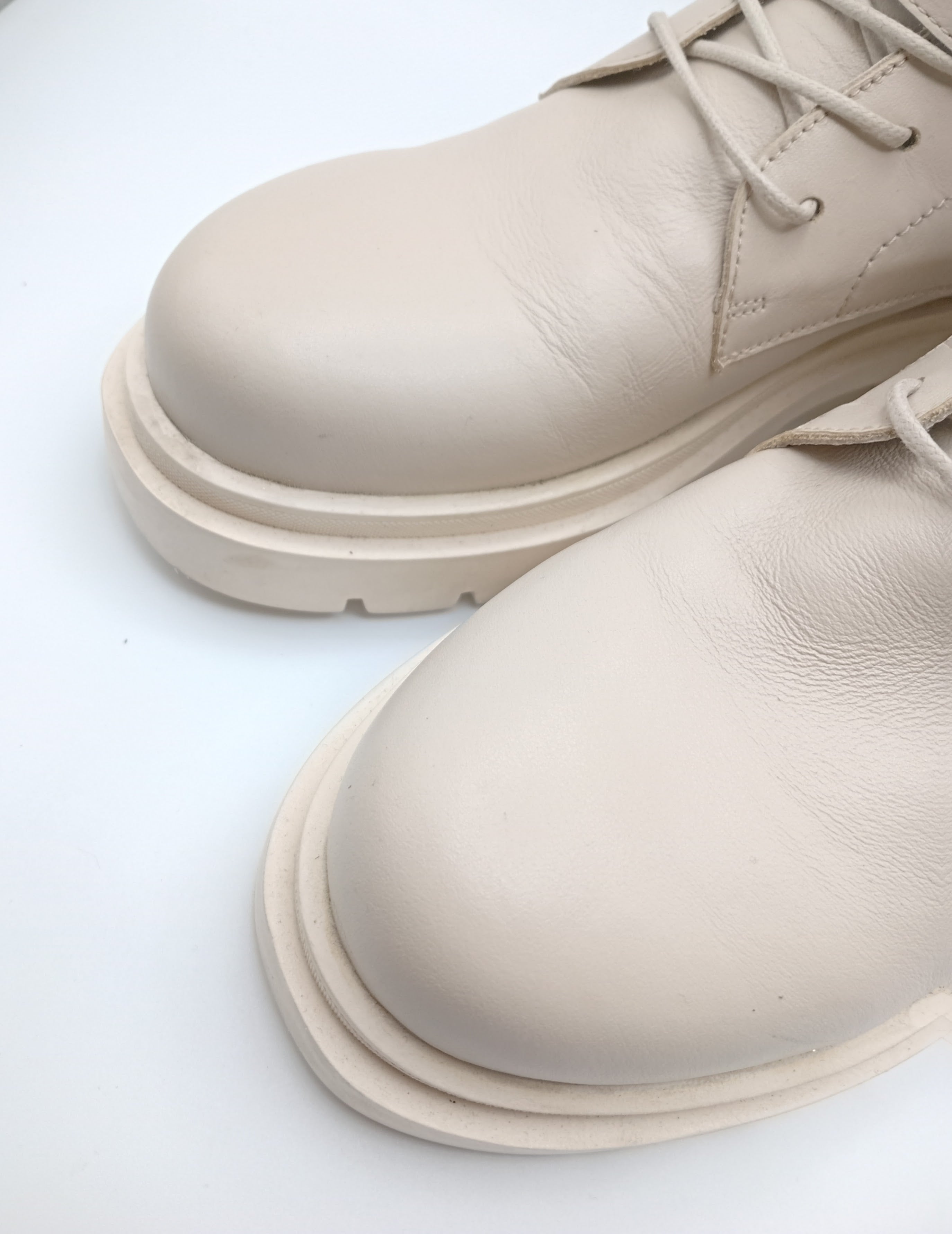 BOTA COTURNO IN•NOVE TIRA BRILHO LOGO 3D ALTO RELEVO ZIPER