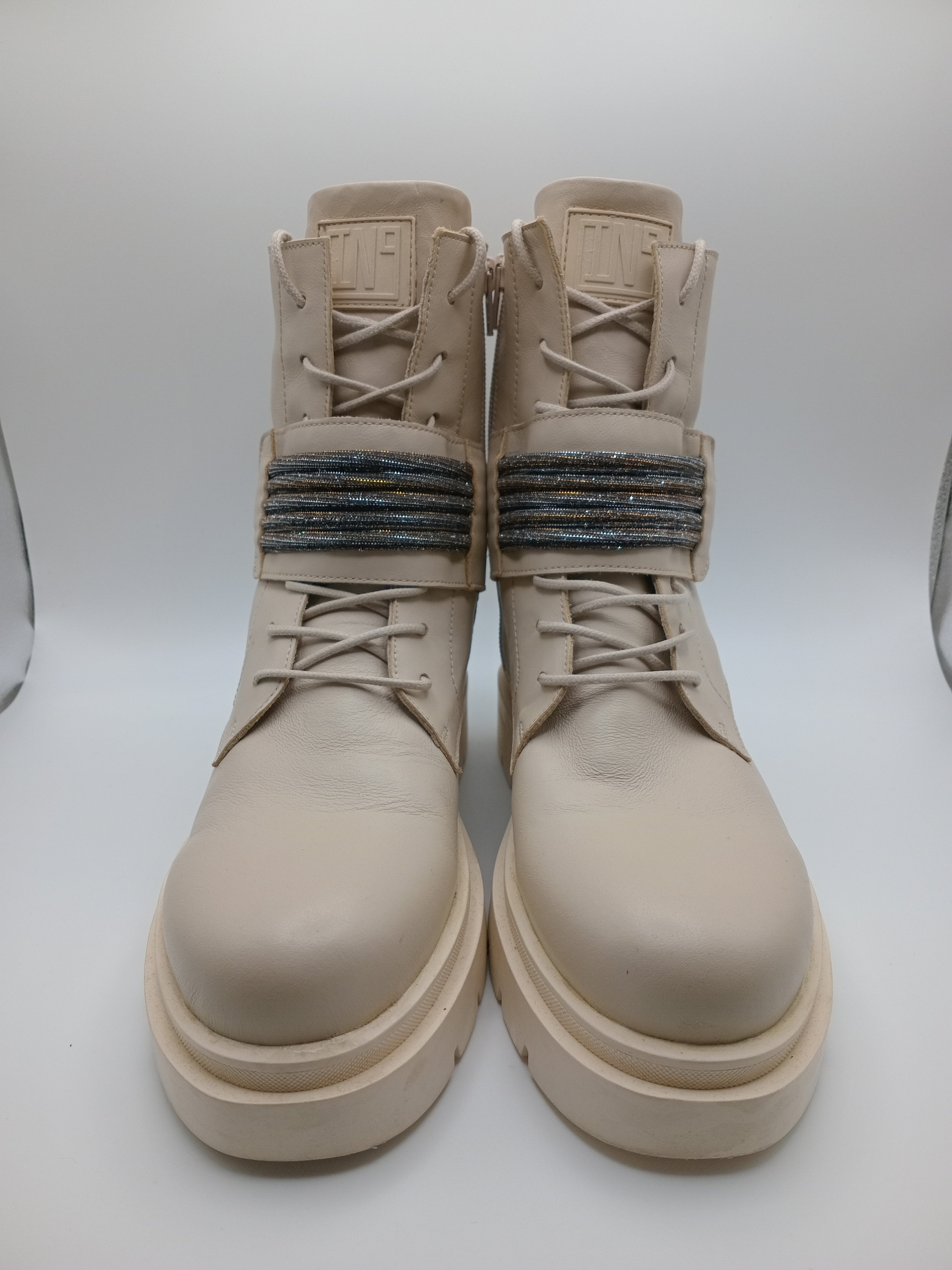 BOTA COTURNO IN•NOVE TIRA BRILHO LOGO 3D ALTO RELEVO ZIPER