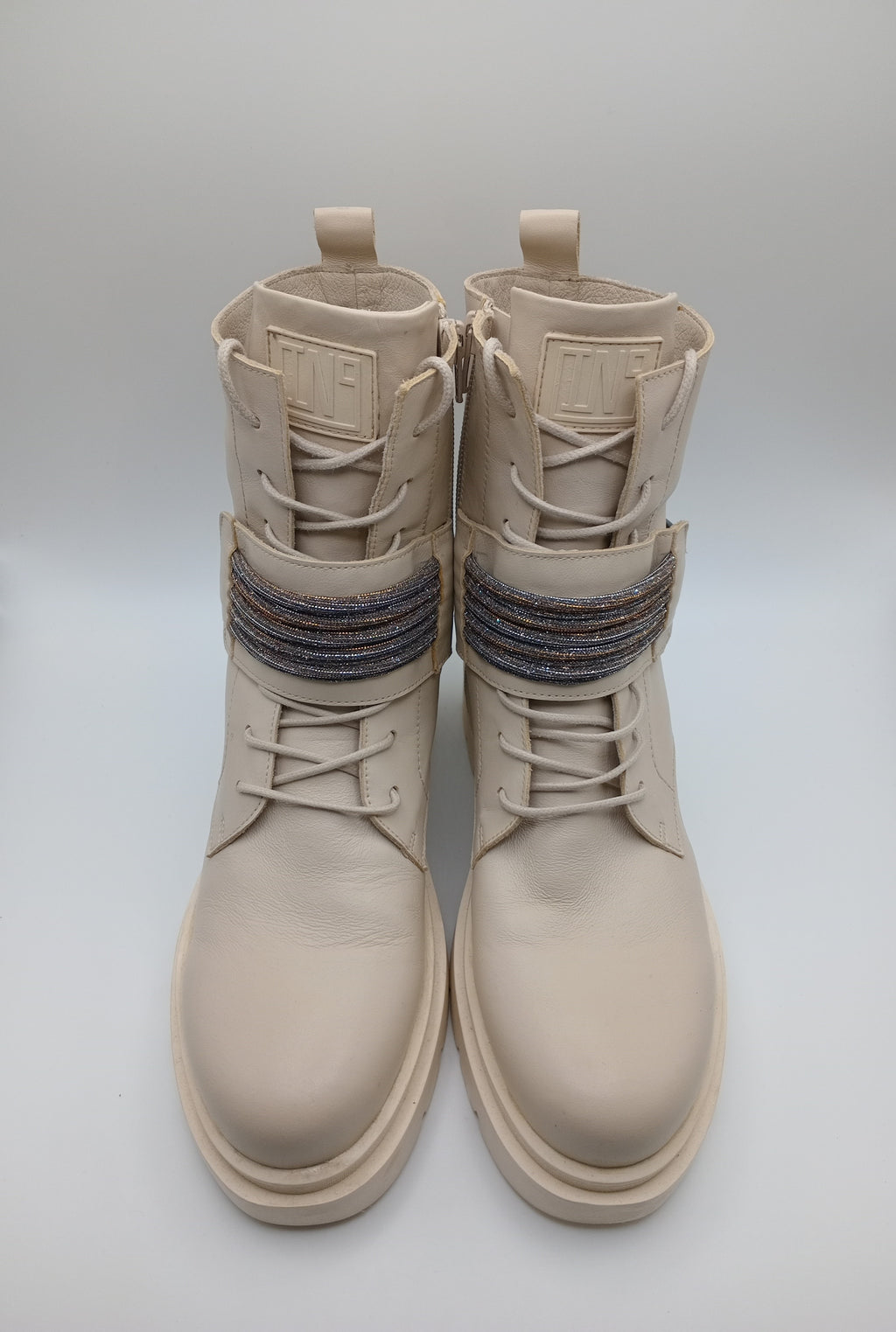 BOTA COTURNO IN•NOVE TIRA BRILHO LOGO 3D ALTO RELEVO ZIPER