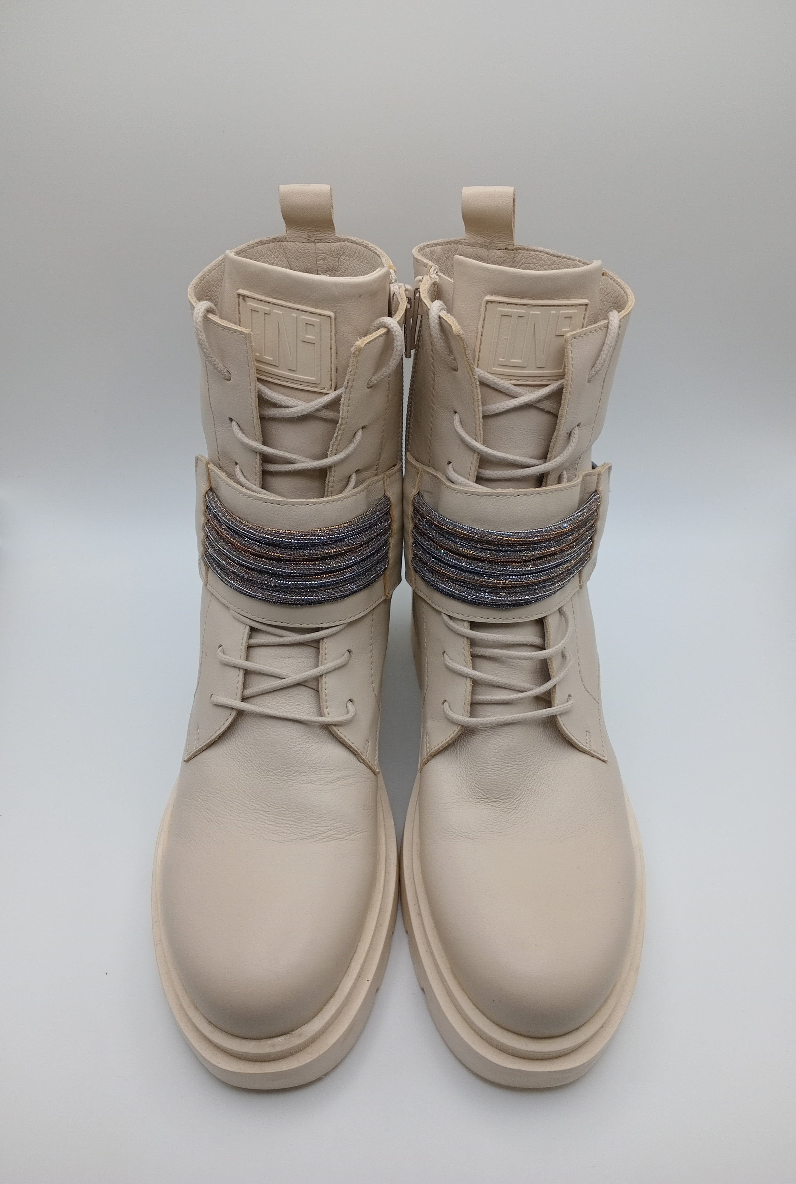 BOTA COTURNO IN•NOVE TIRA BRILHO LOGO 3D ALTO RELEVO ZIPER