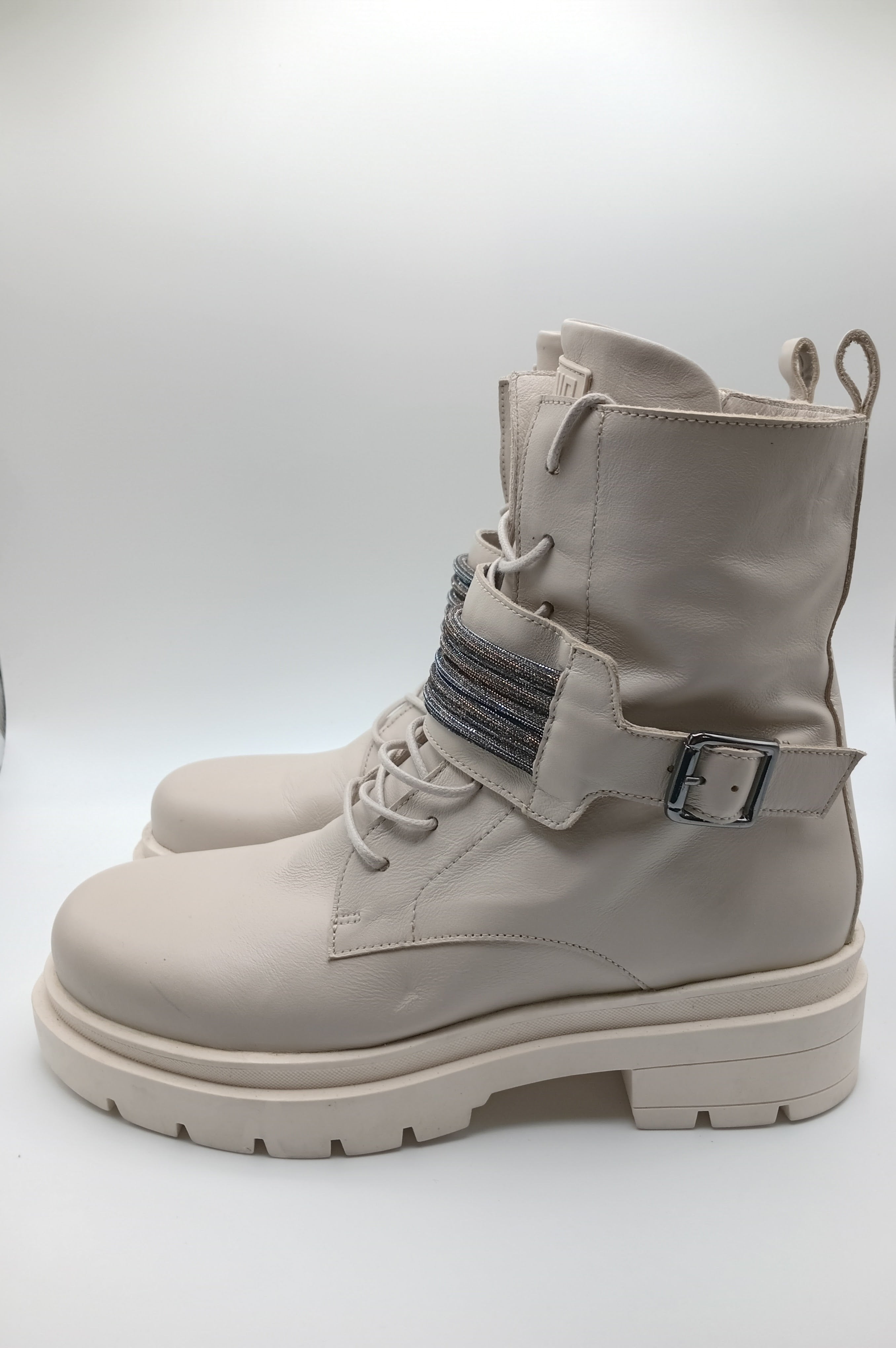 BOTA COTURNO IN•NOVE TIRA BRILHO LOGO 3D ALTO RELEVO ZIPER