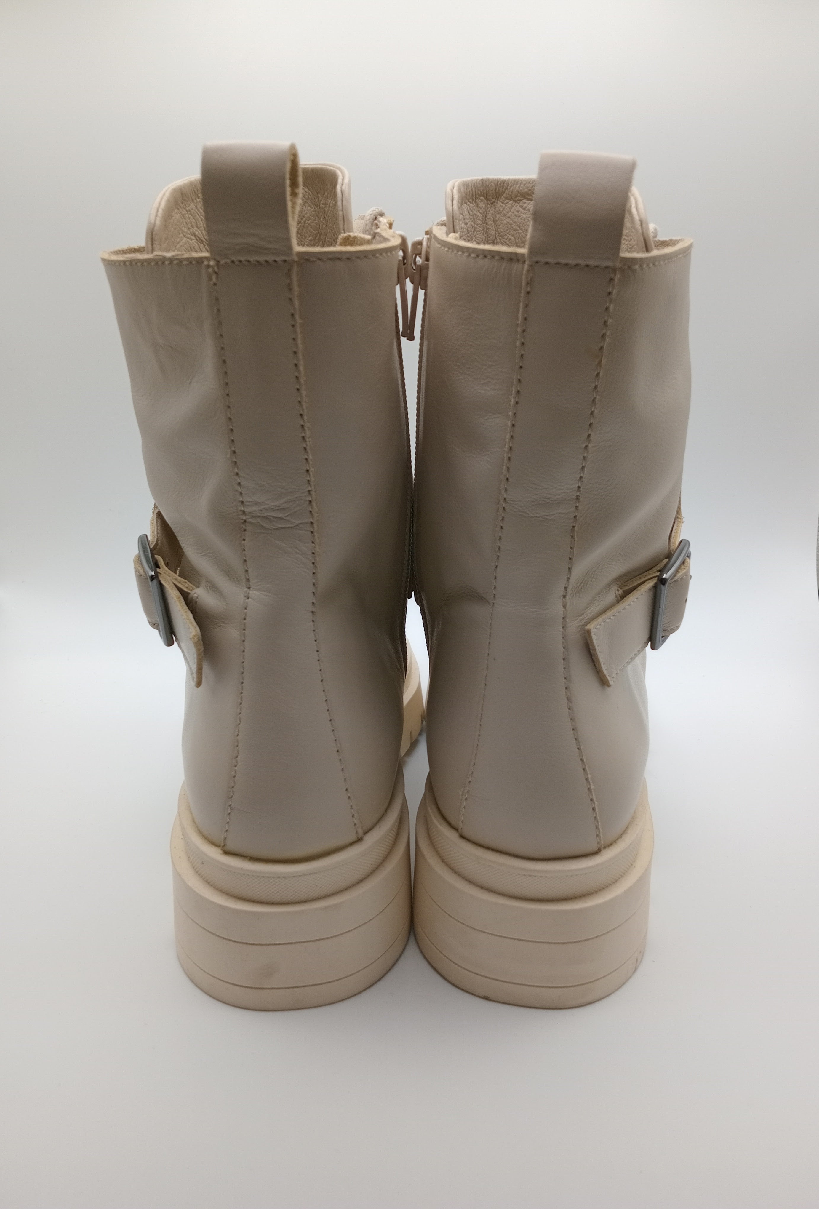 BOTA COTURNO IN•NOVE TIRA BRILHO LOGO 3D ALTO RELEVO ZIPER