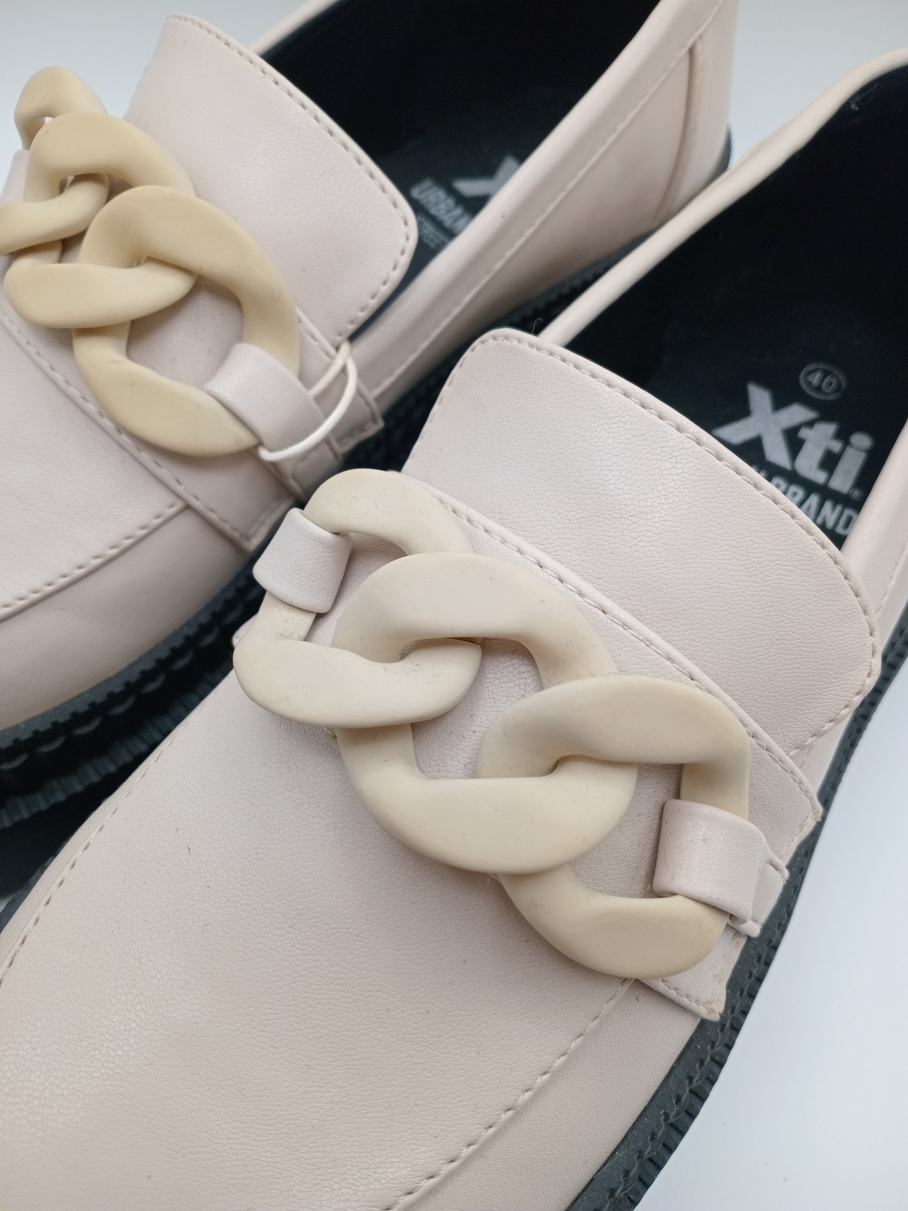 MOCASSIM TRATORADO XTI CREME PRETO ECO PELE APLICAÇÃO CORRENTE BEGE