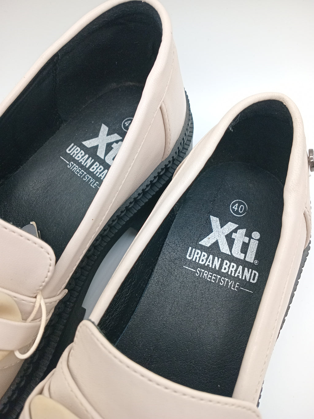 MOCASSIM TRATORADO XTI CREME PRETO ECO PELE APLICAÇÃO CORRENTE BEGE