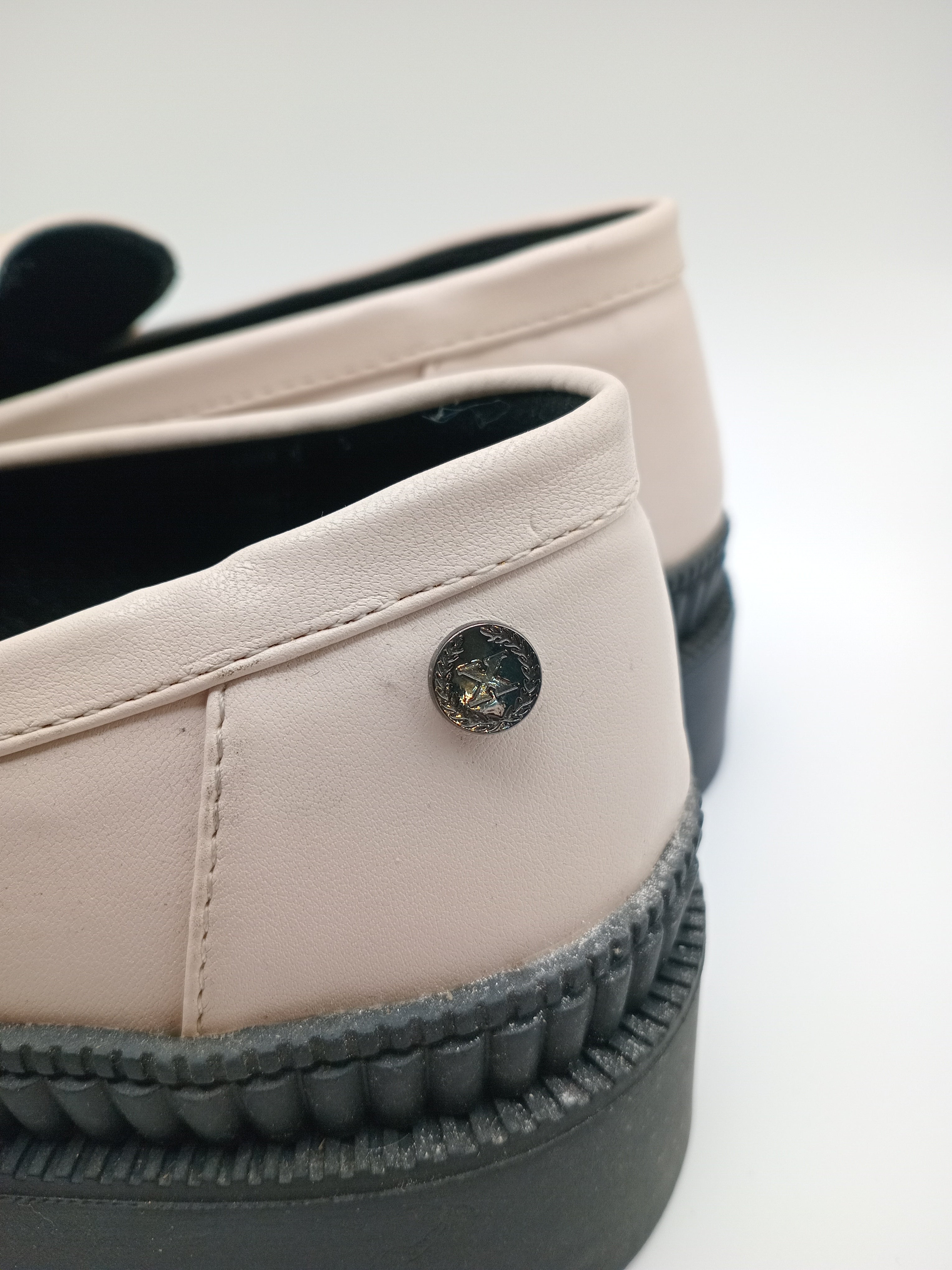 MOCASSIM TRATORADO XTI CREME PRETO ECO PELE APLICAÇÃO CORRENTE BEGE