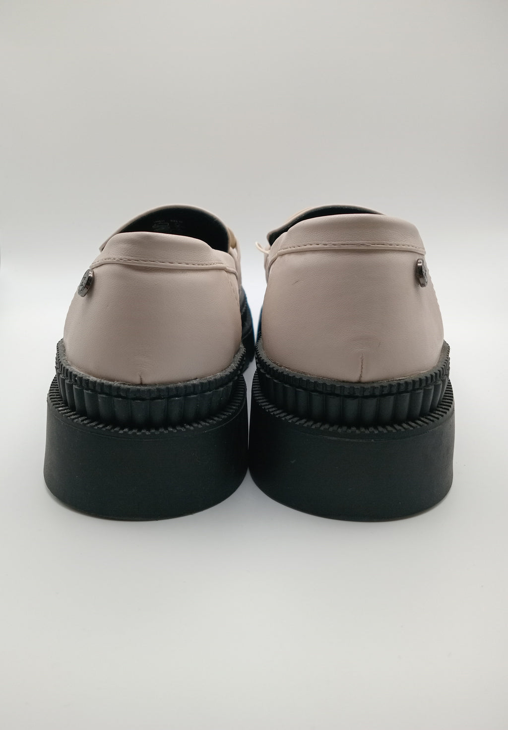 MOCASSIM TRATORADO XTI CREME PRETO ECO PELE APLICAÇÃO CORRENTE BEGE