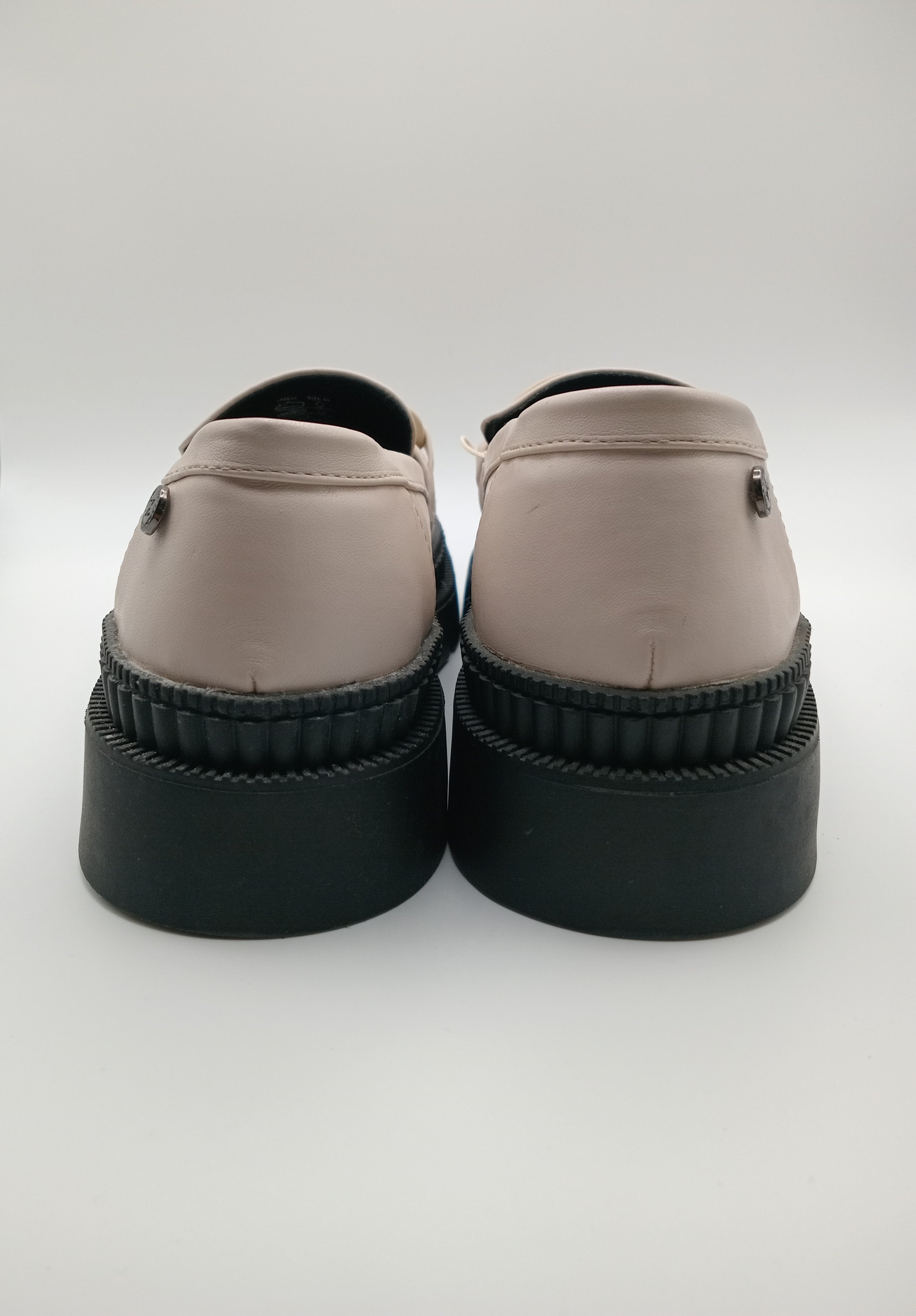 MOCASSIM TRATORADO XTI CREME PRETO ECO PELE APLICAÇÃO CORRENTE BEGE