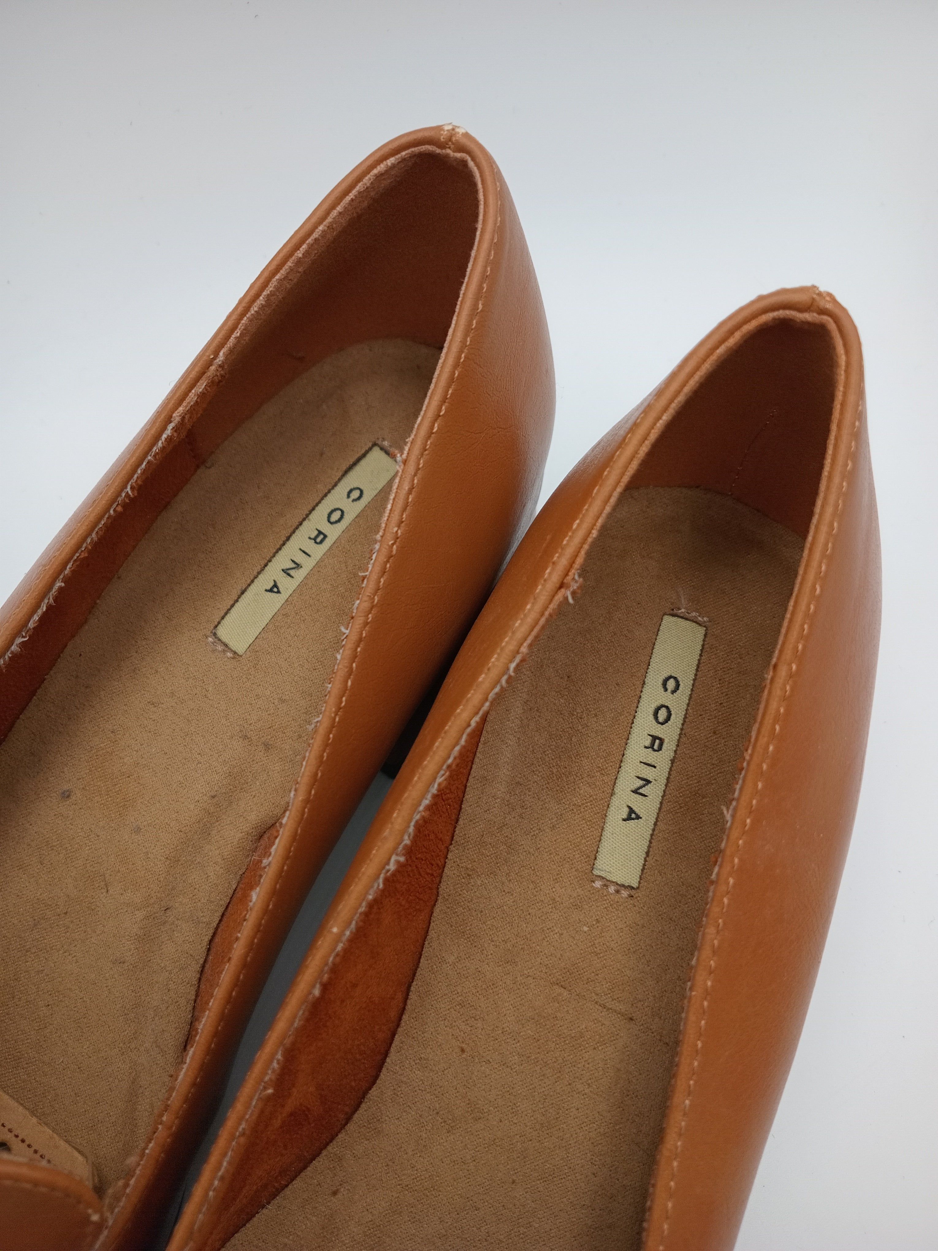 MOCASSIM SALTO CORINA CASTANHO ECO PELE APLICAÇÃO DOURADA