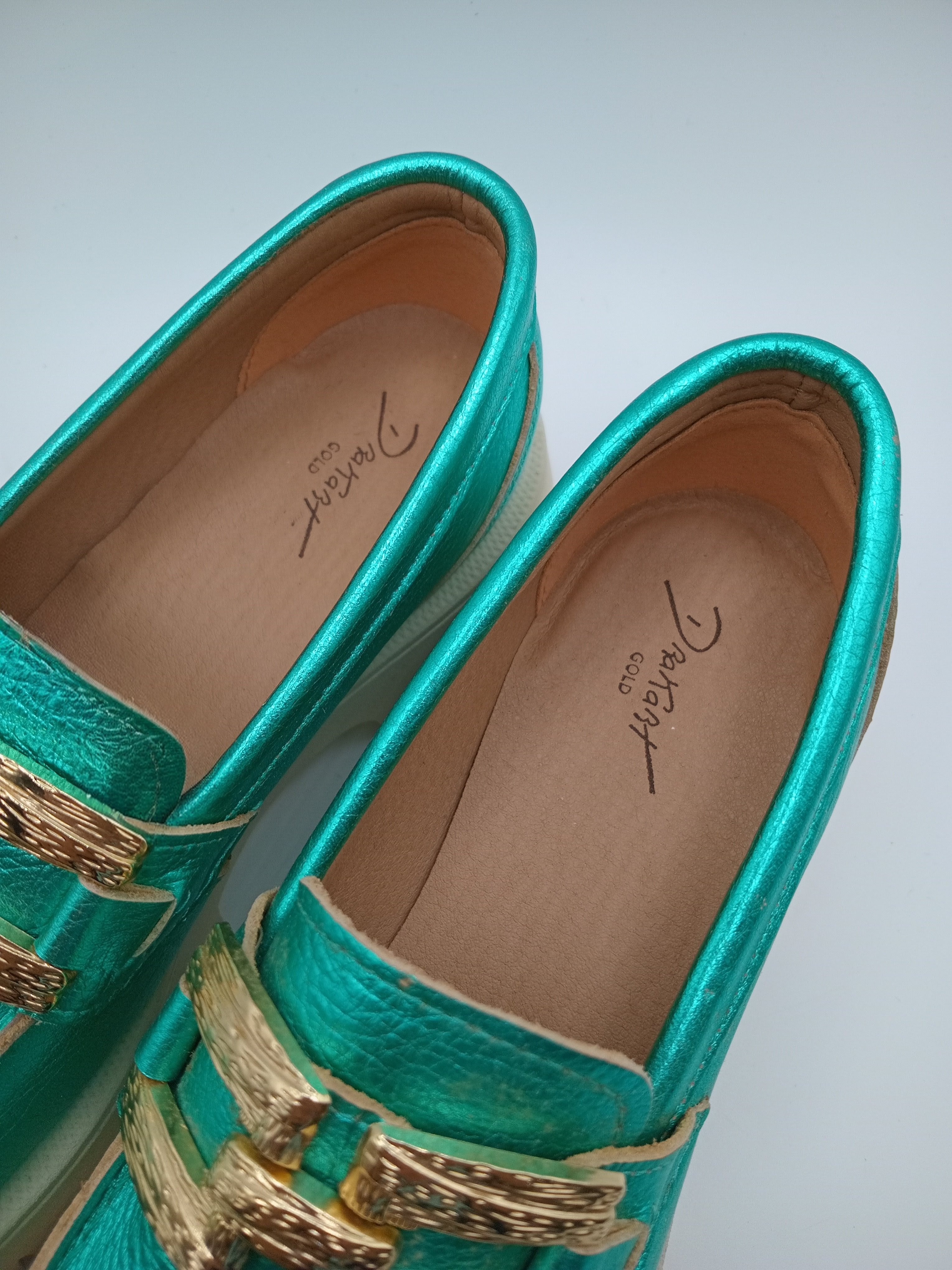 MOCASSIM TRATORADO DRAKART GOLD VERDE ÁGUA COURO APLICAÇÃO DOURADA