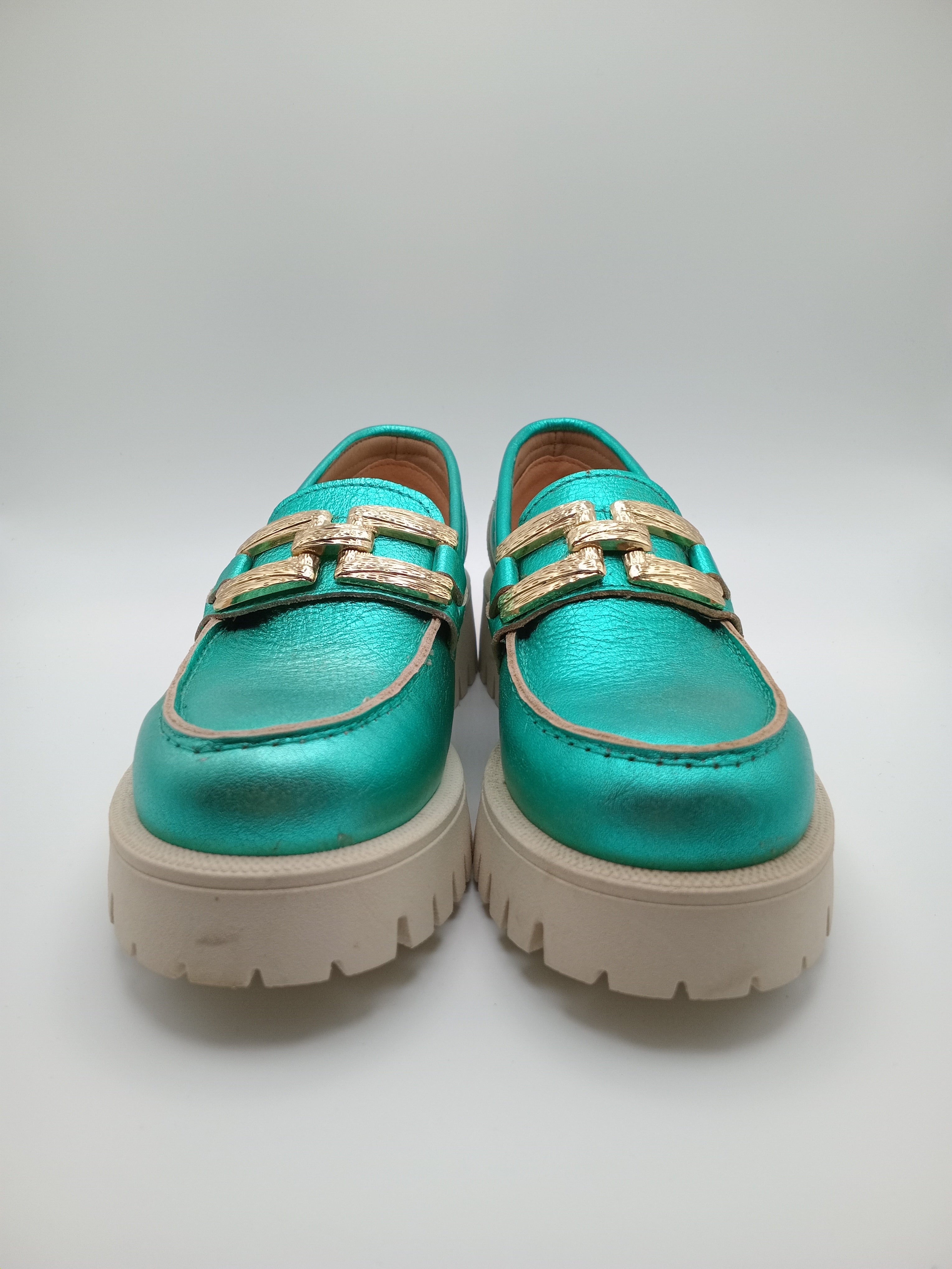 MOCASSIM TRATORADO DRAKART GOLD VERDE ÁGUA COURO APLICAÇÃO DOURADA