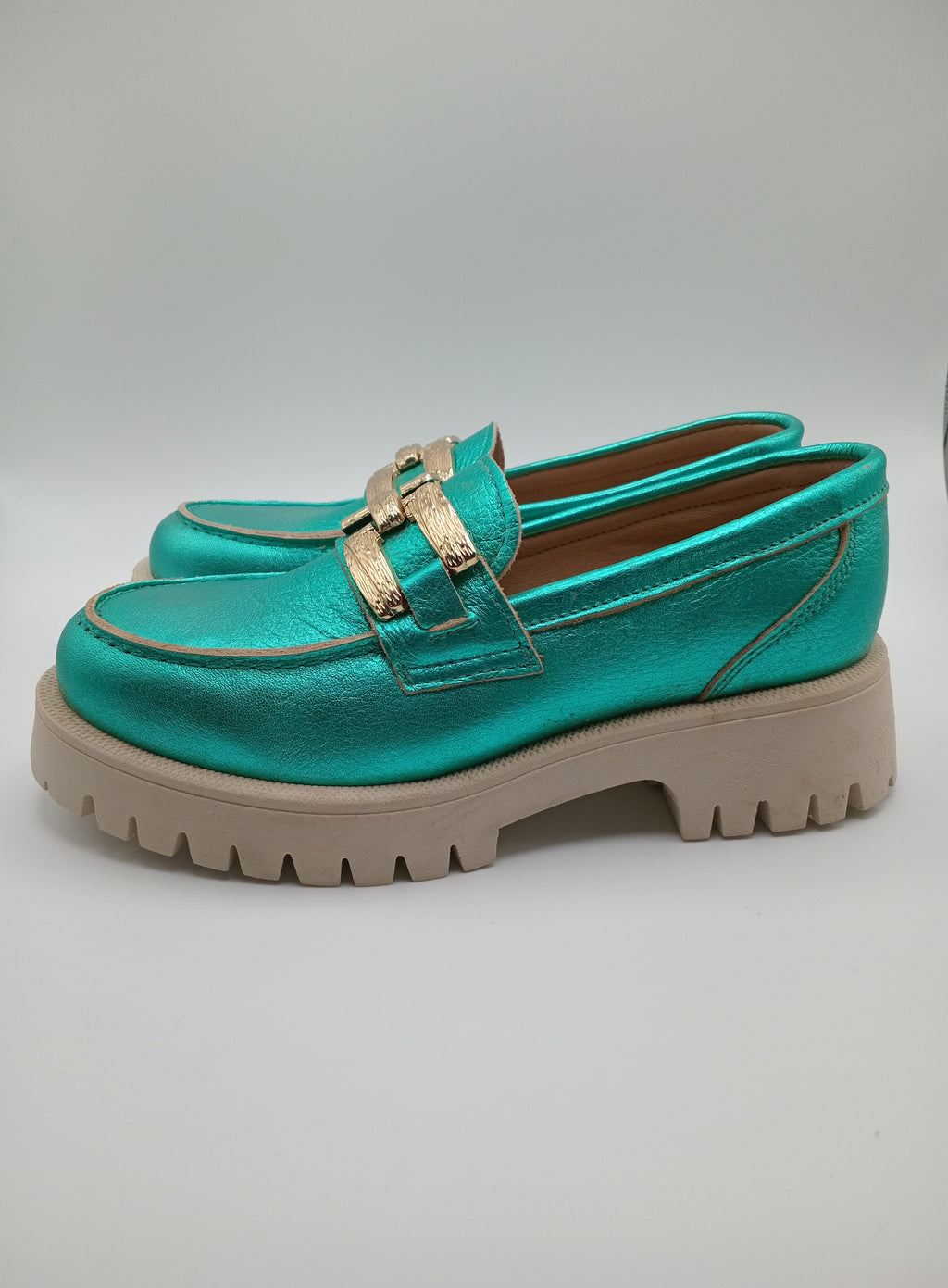 MOCASSIM TRATORADO DRAKART GOLD VERDE ÁGUA COURO APLICAÇÃO DOURADA