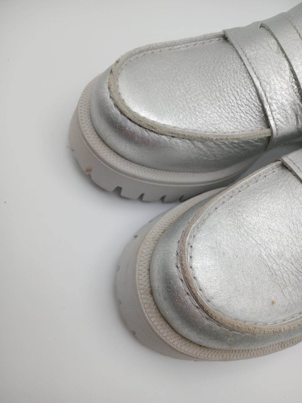 MOCASSIM TRATORADO DRAKART GOLD PRATA COURO LISO