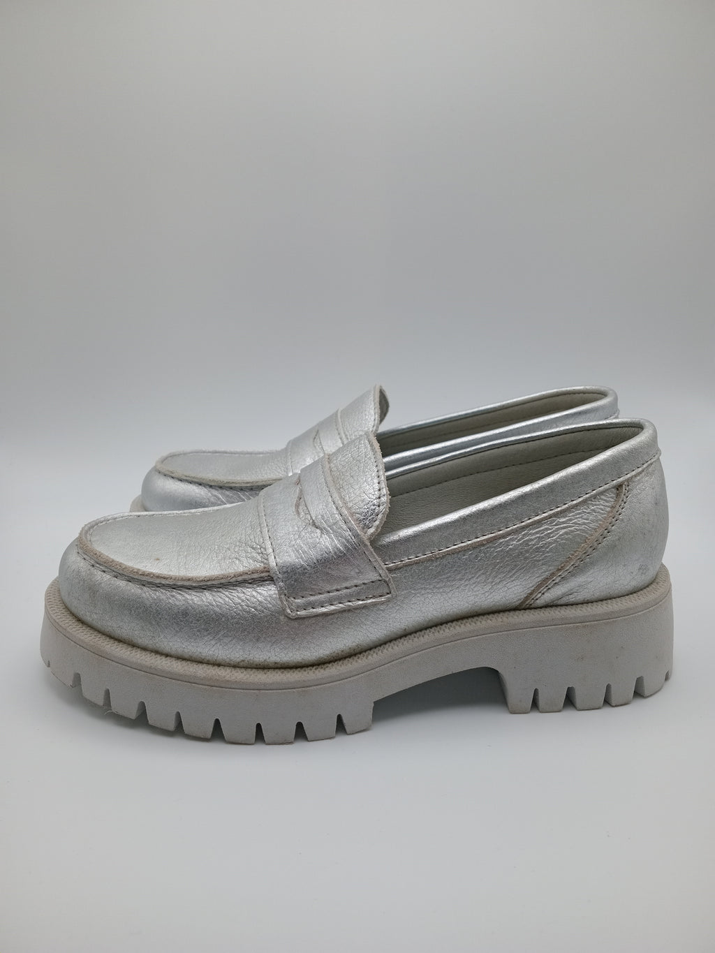 MOCASSIM TRATORADO DRAKART GOLD PRATA COURO LISO