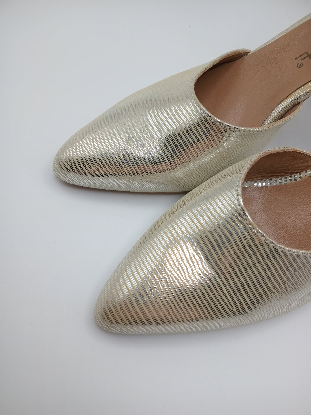 SALTO SCARPIN FIVELA DRAKART GOLD VERDE COURO BRILHO APLICAÇÃO LAÇO BICUDO