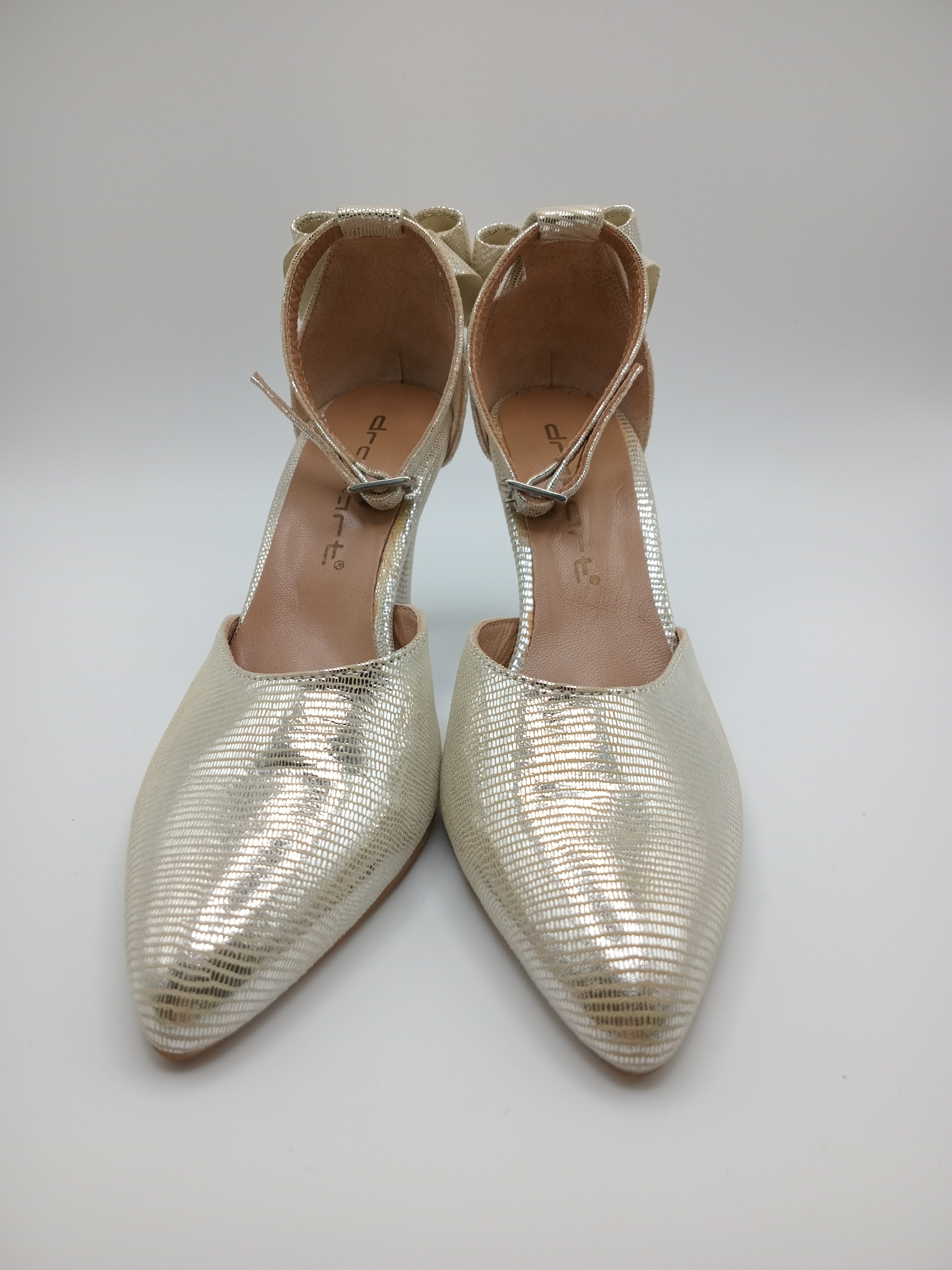 SALTO SCARPIN FIVELA DRAKART GOLD VERDE COURO BRILHO APLICAÇÃO LAÇO BICUDO