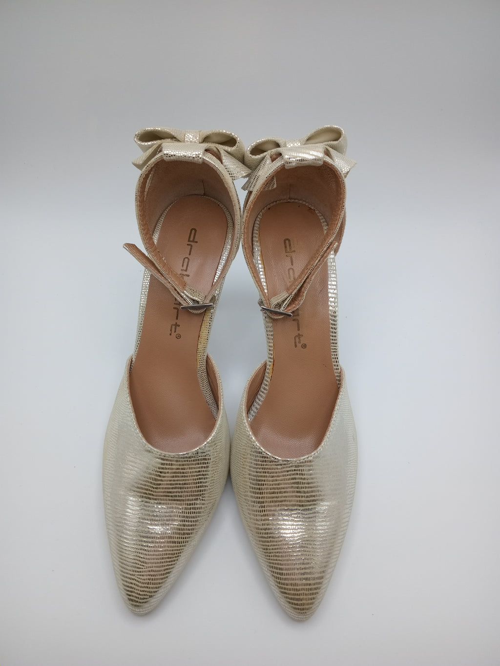 SALTO SCARPIN FIVELA DRAKART GOLD VERDE COURO BRILHO APLICAÇÃO LAÇO BICUDO