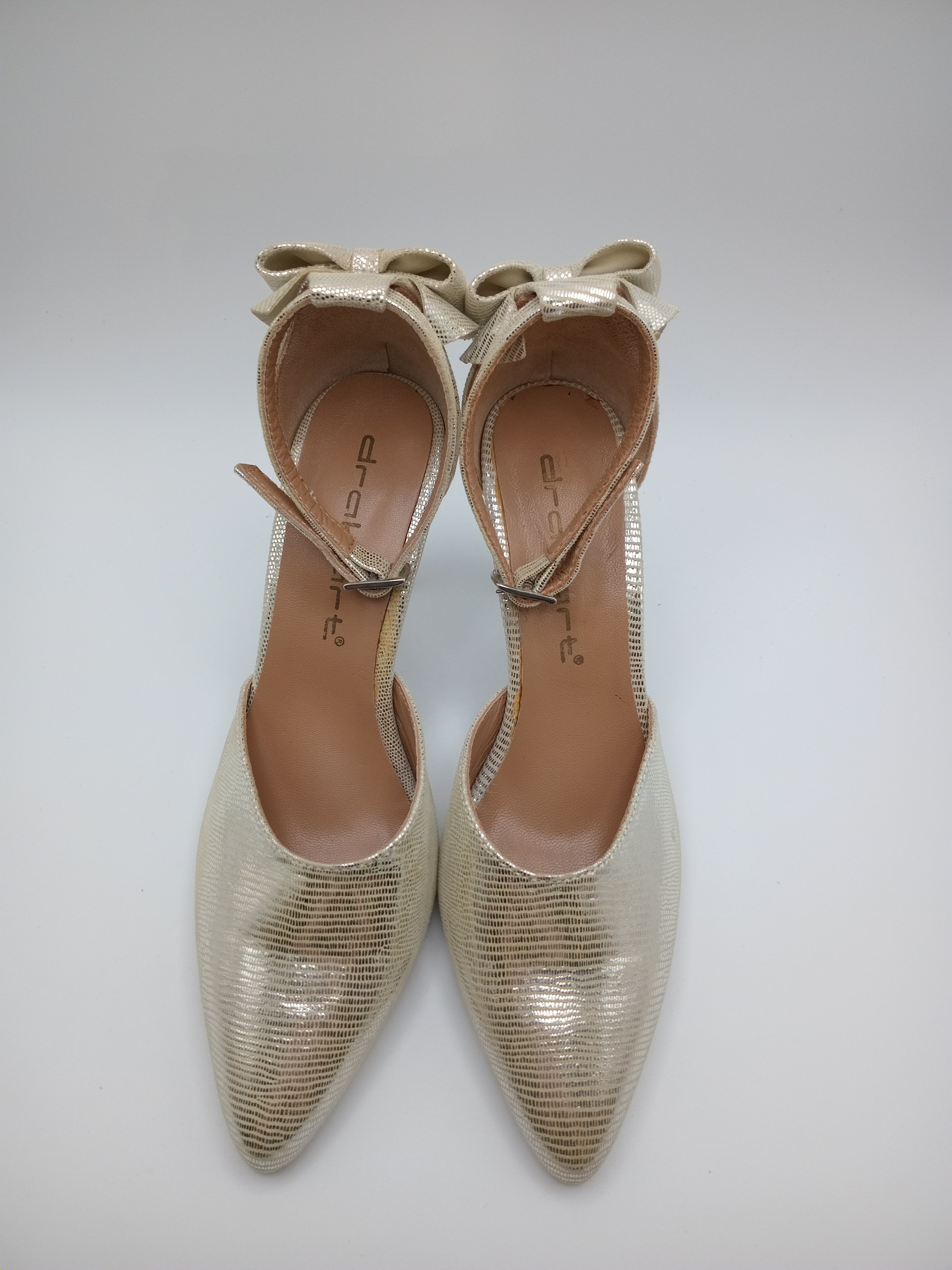 SALTO SCARPIN FIVELA DRAKART GOLD VERDE COURO BRILHO APLICAÇÃO LAÇO BICUDO