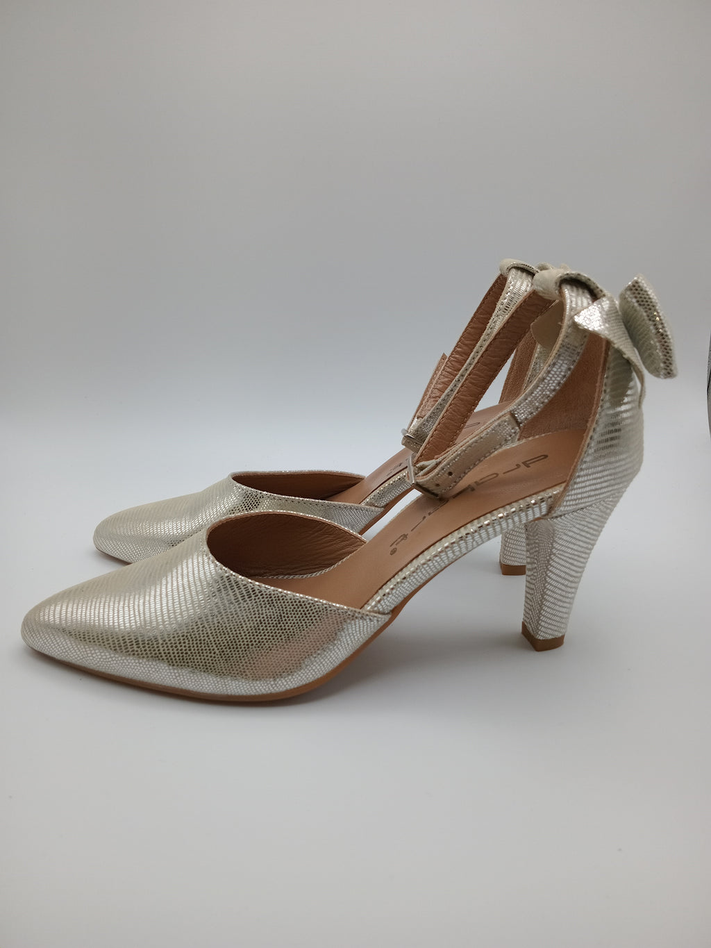 SALTO SCARPIN FIVELA DRAKART GOLD VERDE COURO BRILHO APLICAÇÃO LAÇO BICUDO