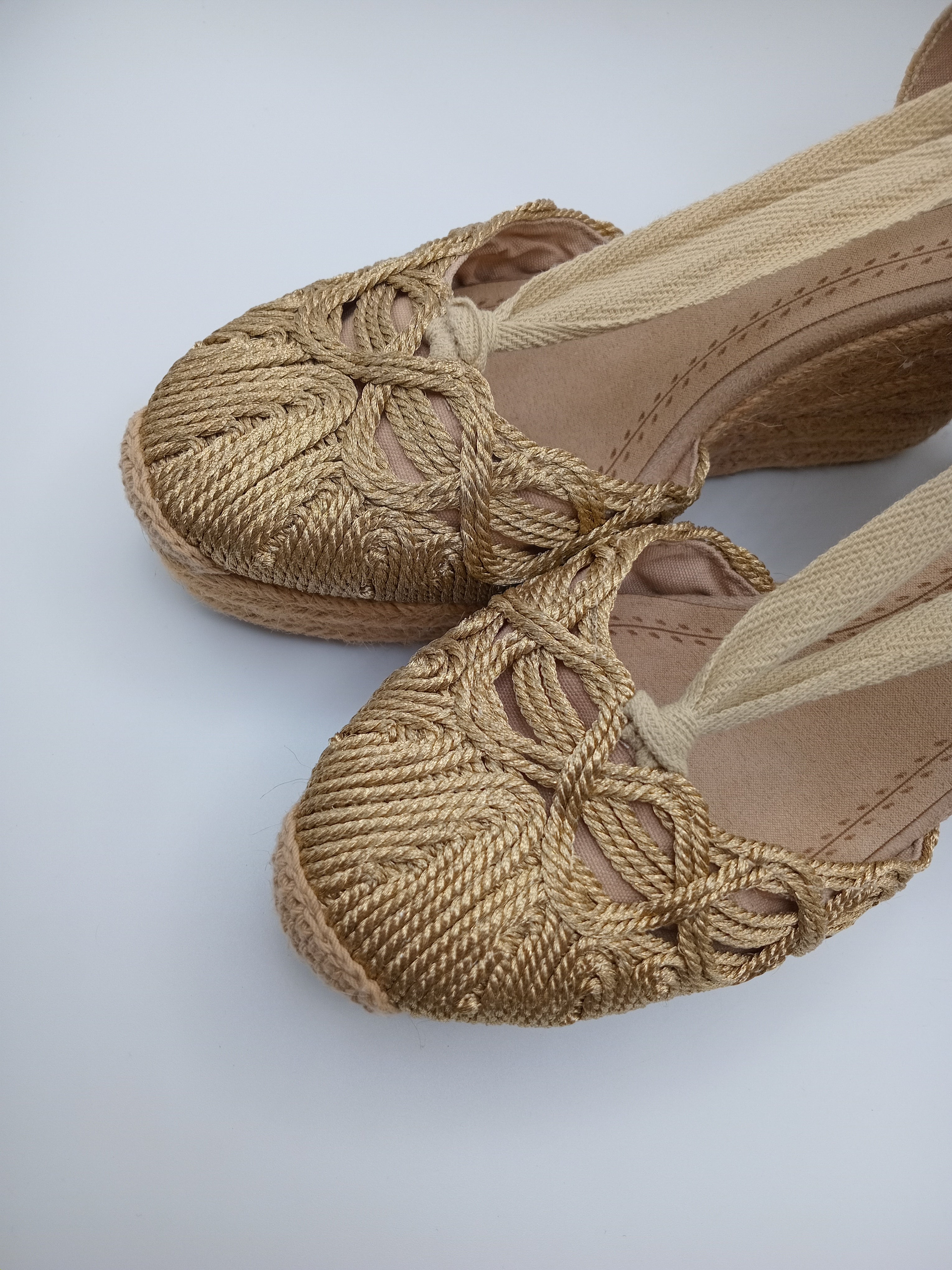 SALTO CUNHA CORINA DOURADA CORDAS ENTRELACE AMARRAÇÃO