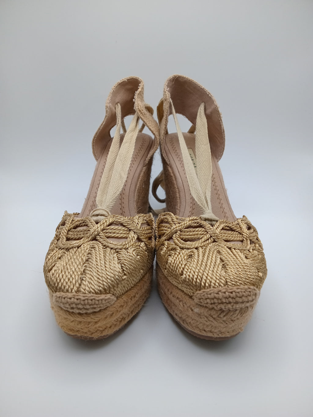 Sandálias Salto de Corda Corina Alpargatas Cunha Femininas Corina Dourada com Tiras para Amarar no Tornozelo; Sapatos de Verão Estilo Boho Chic e Elegante