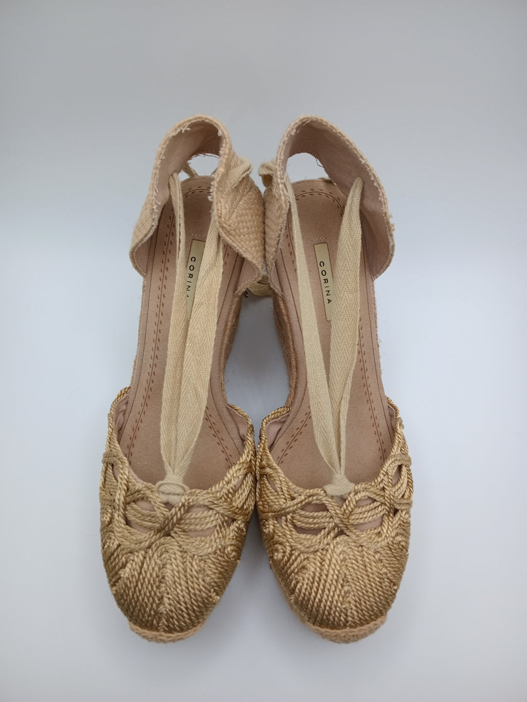 Sandálias Salto de Corda Corina Alpargatas Cunha Femininas Corina Dourada com Tiras para Amarar no Tornozelo; Sapatos de Verão Estilo Boho Chic e Elegante