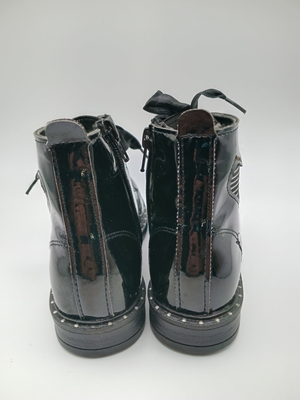 BOTA ATACADORES COTURNO POWER KIDS PRETO ECO PELE RECORTE CORAÇÃO LISTRAS SOLA BOLINHAS ATACADORES FITA ZIPER INFANTIL