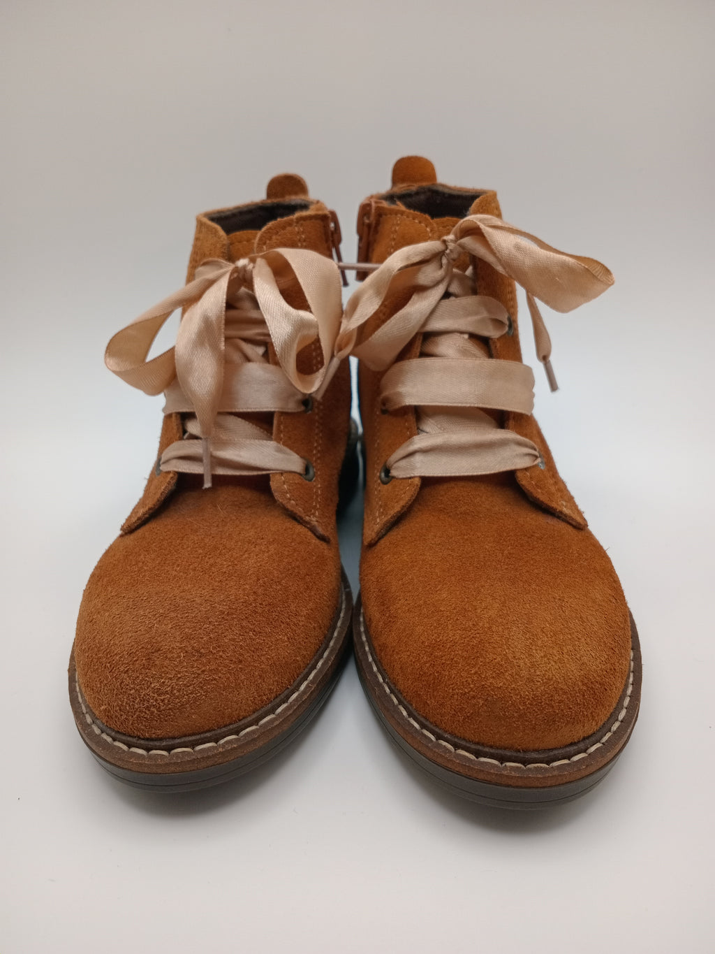 BOTA COTURNO POWER KIDS CASTANHO COURO ATACADORES FITA ZIPER RECORTE CORAÇÃO LEOPARDO ANIMAL PRINT