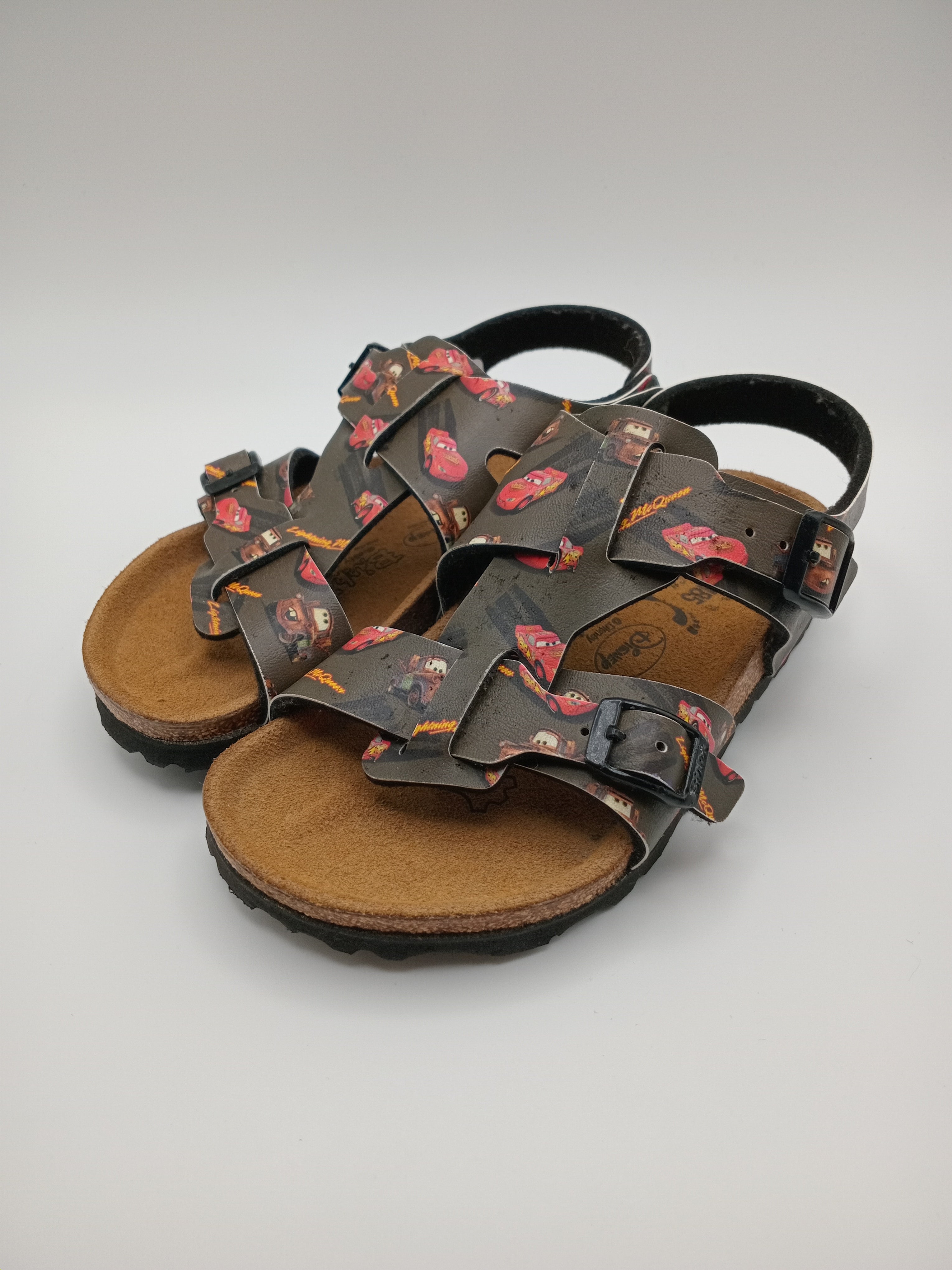 SANDÁLIA INFANTIL BIRKENSTOCK CARROS DISNEY PRETO VERMELHO COURO FIVELA PRETO