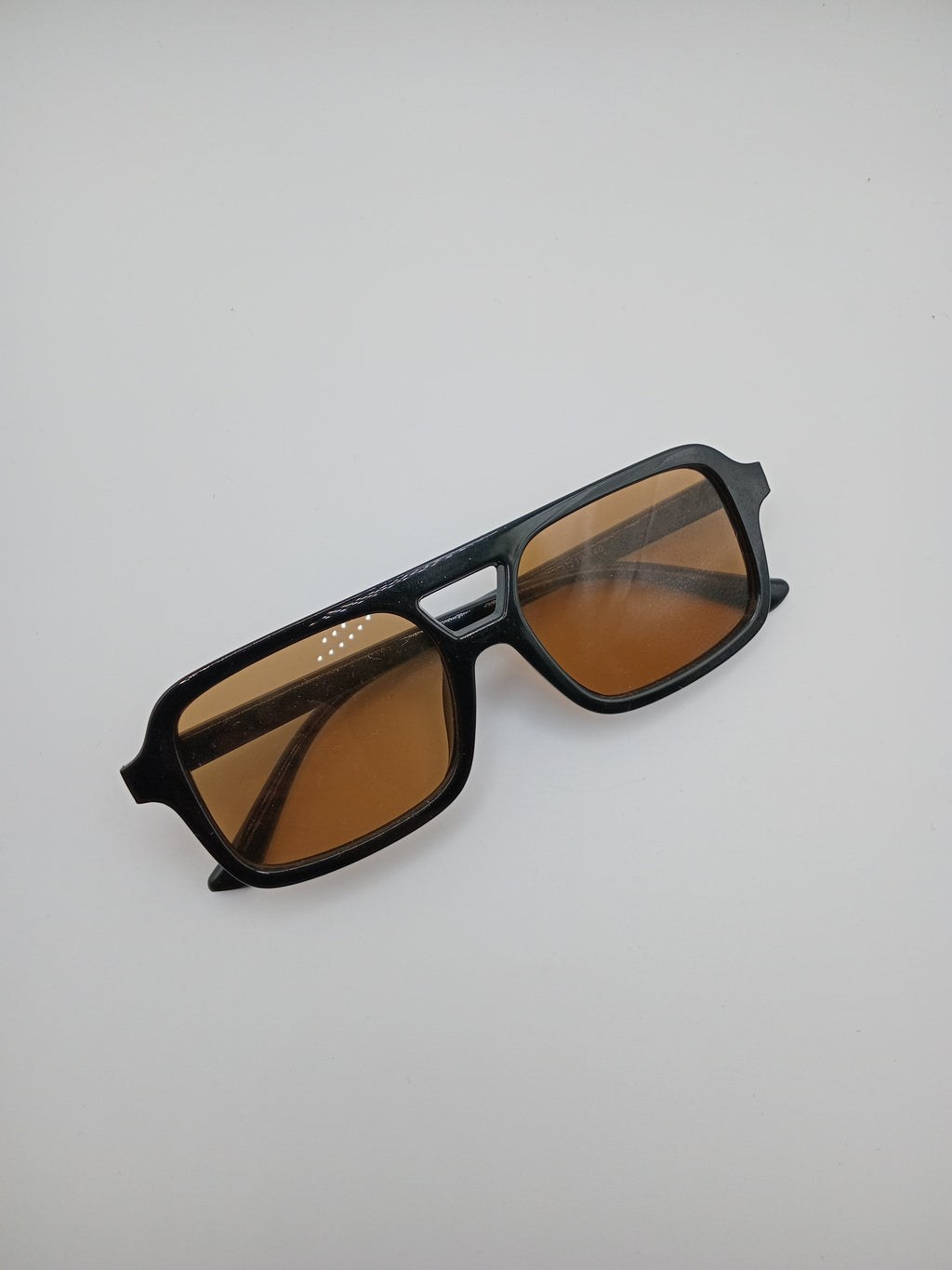 Óculos de Sol Unissexo Estilo Aviador Retangular Vintage, Armação Preta com Lentes Castanhas, Design Moderno e Elegante