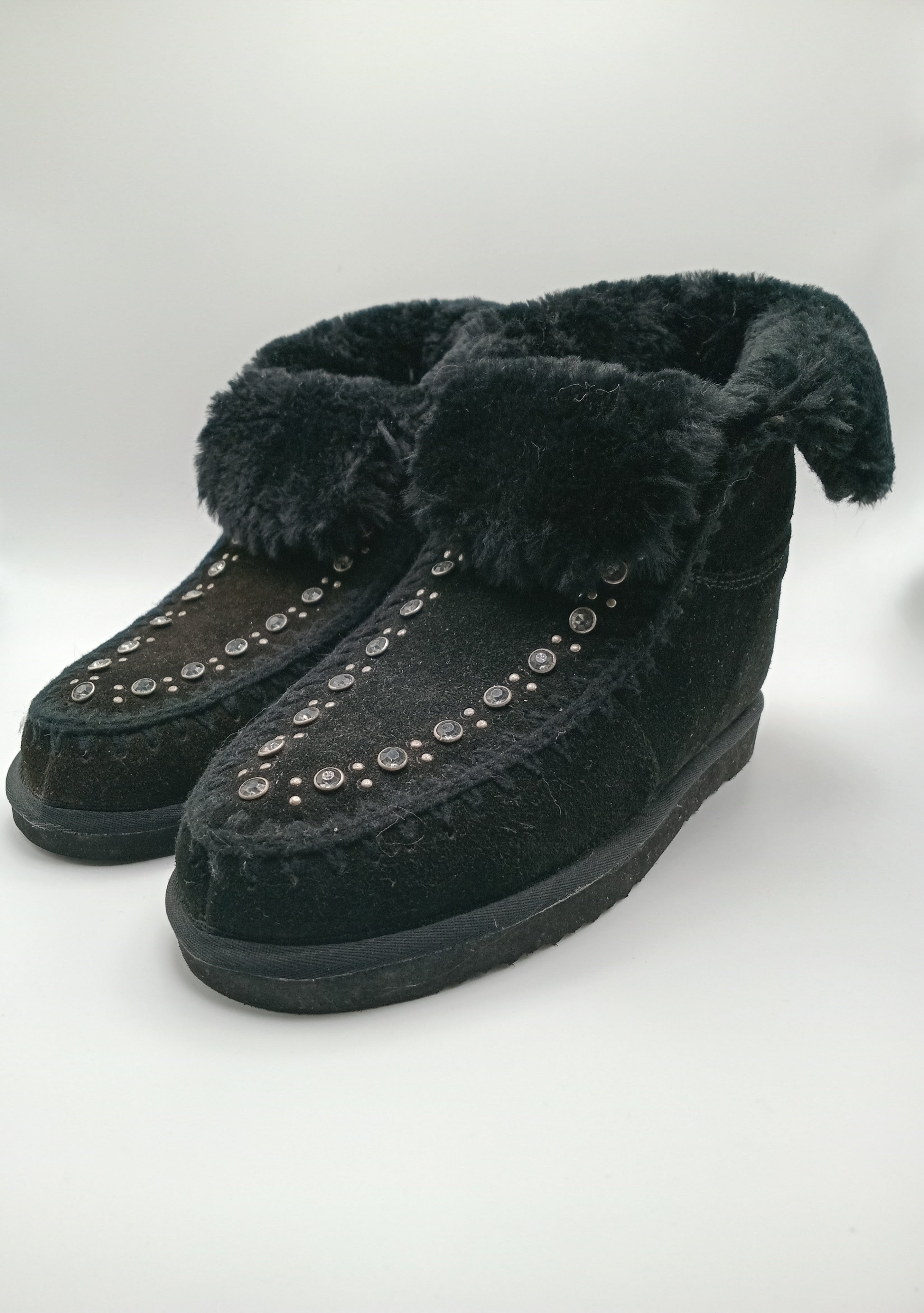 BOTA PANTUFAS NOA HARMON PRETO COURO TAXAS PELOS