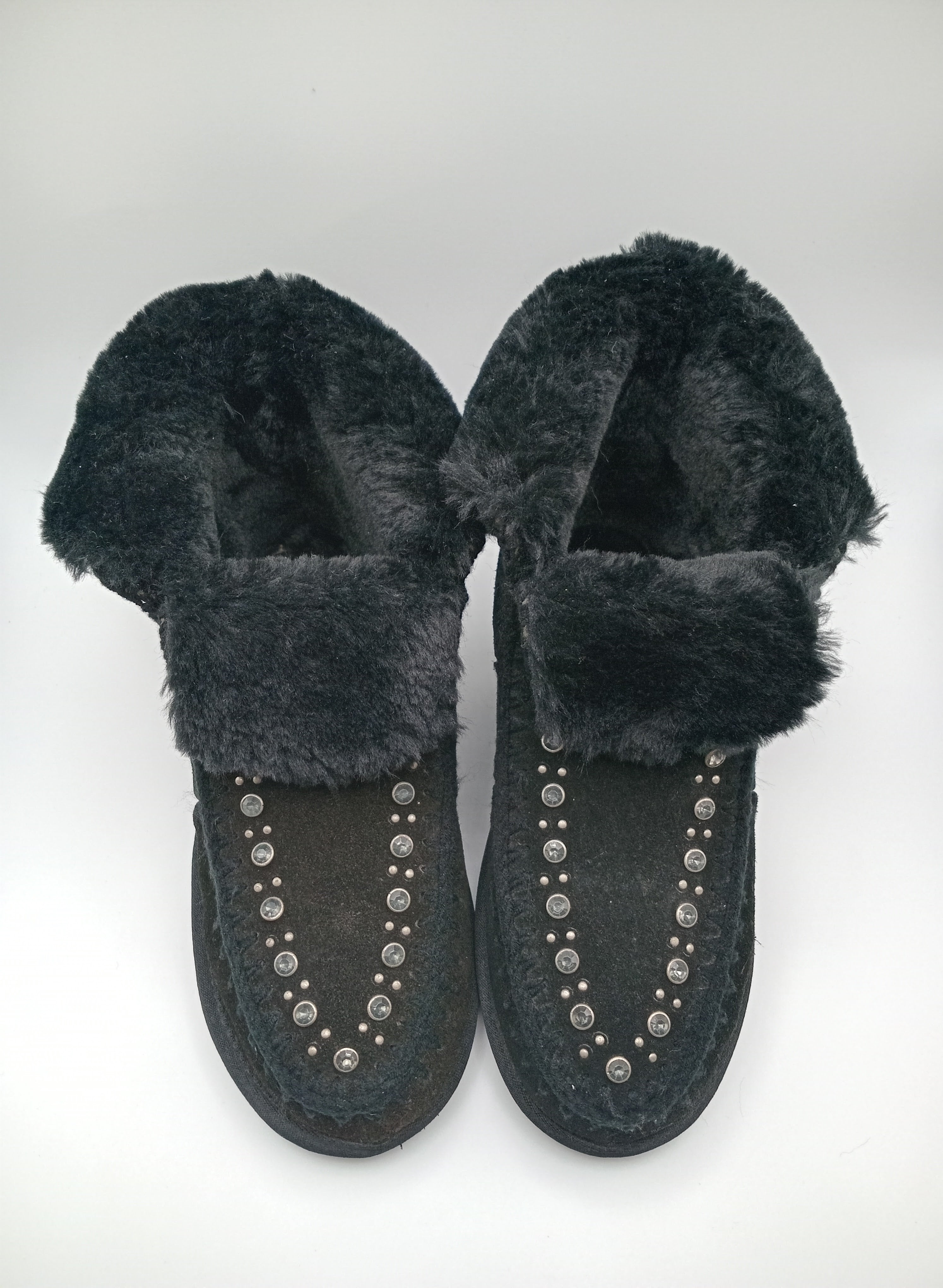 BOTA PANTUFAS NOA HARMON PRETO COURO TAXAS PELOS