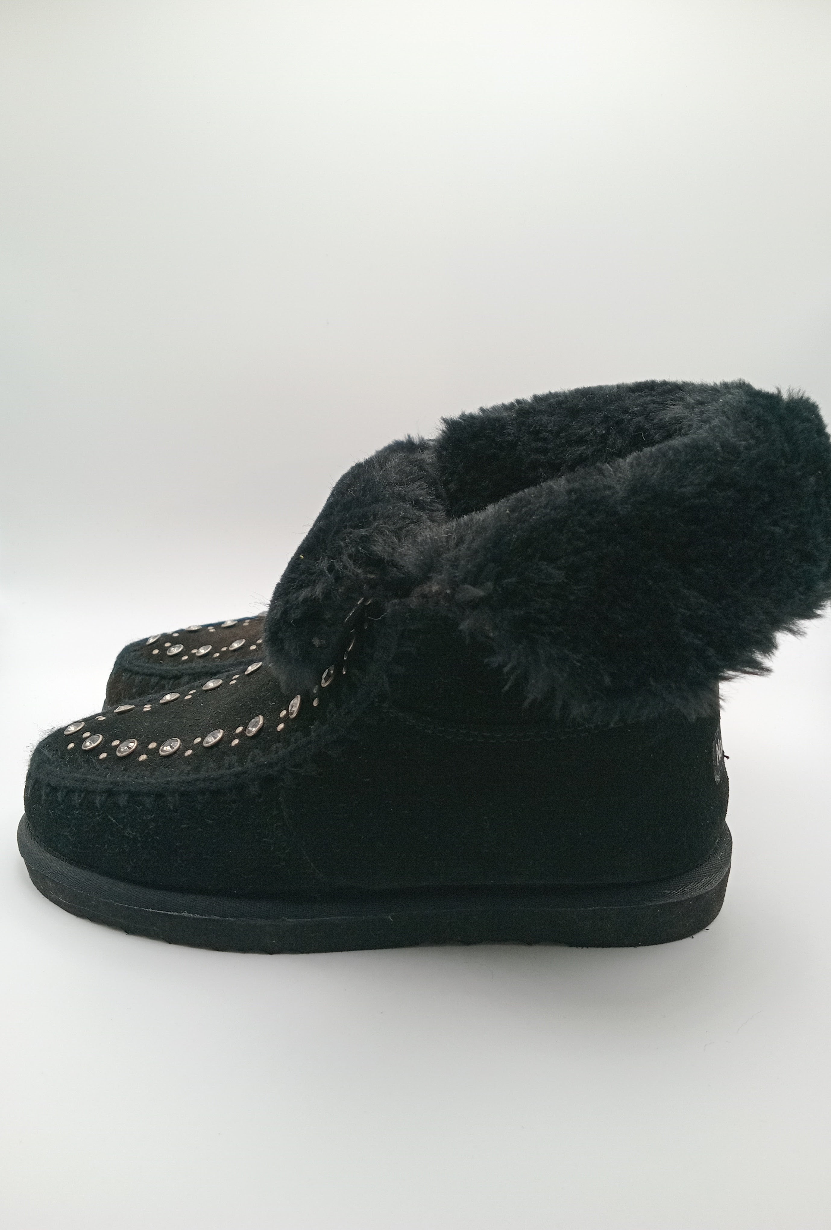 BOTA PANTUFAS NOA HARMON PRETO COURO TAXAS PELOS