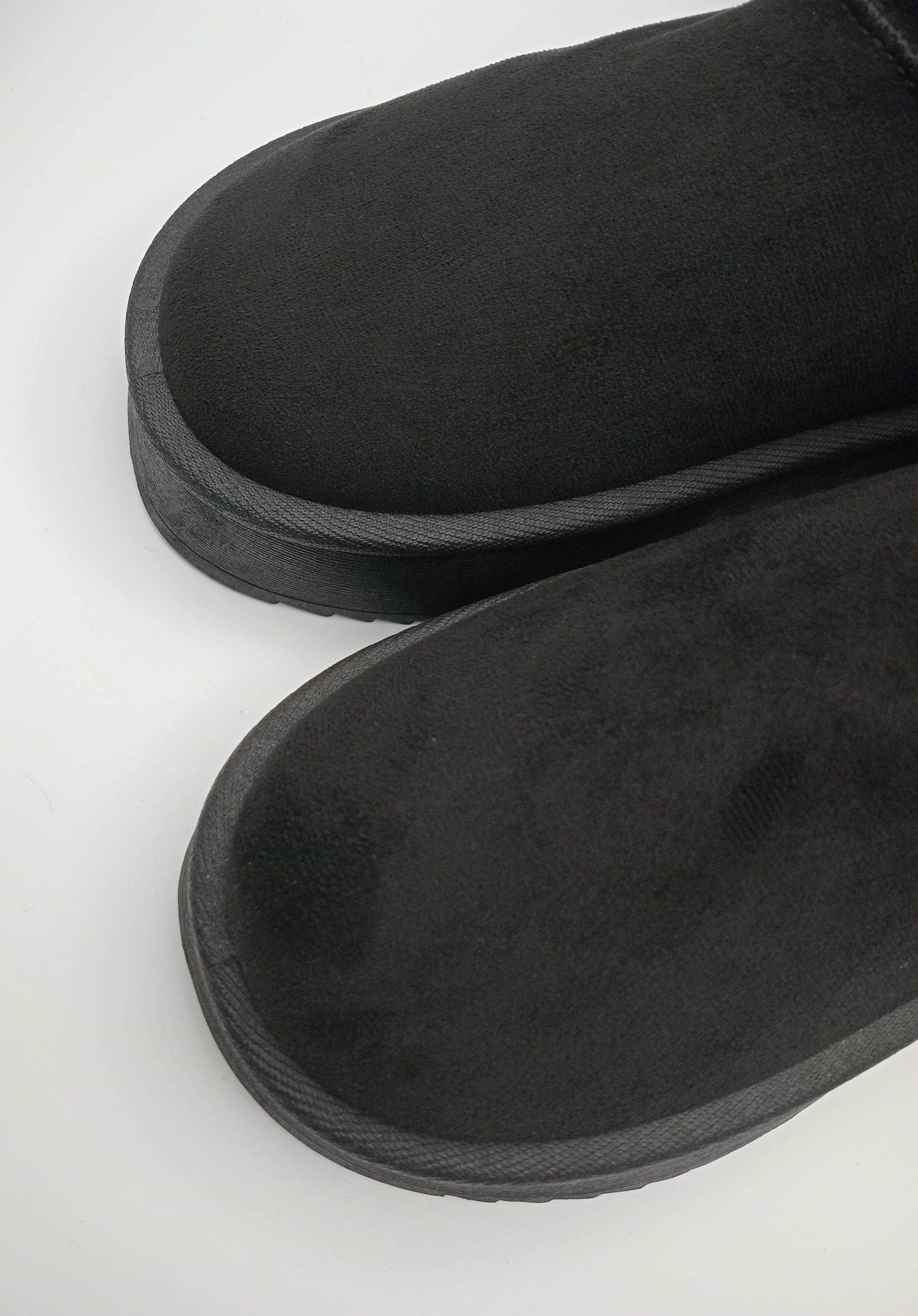 BOTA PANTUFAS MACADI PRETO VELUDO PELOS PLATAFORMA