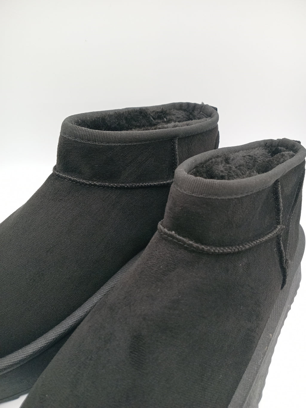 BOTA PANTUFAS MACADI PRETO VELUDO PELOS PLATAFORMA