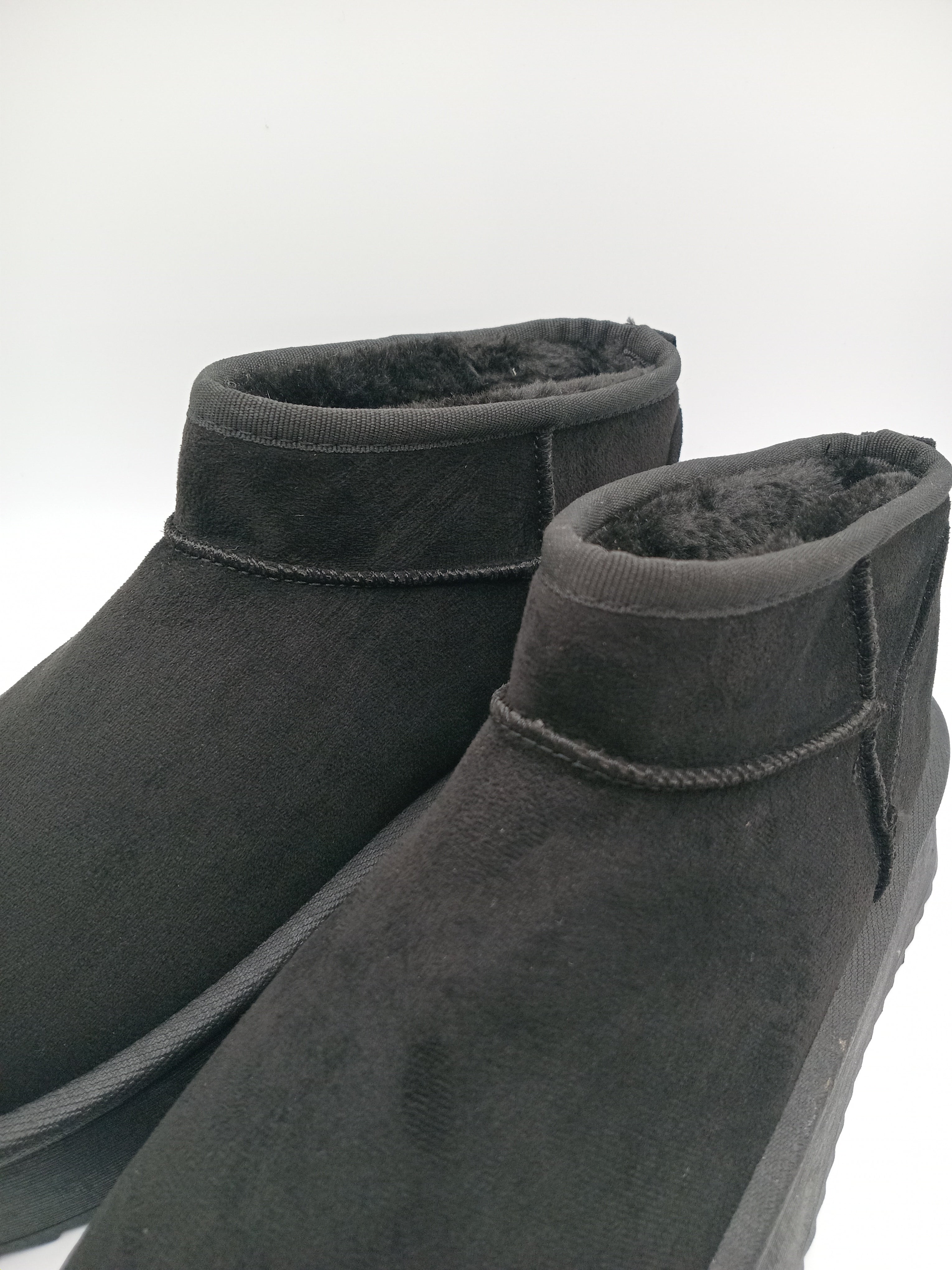 BOTA PANTUFAS MACADI PRETO VELUDO PELOS PLATAFORMA