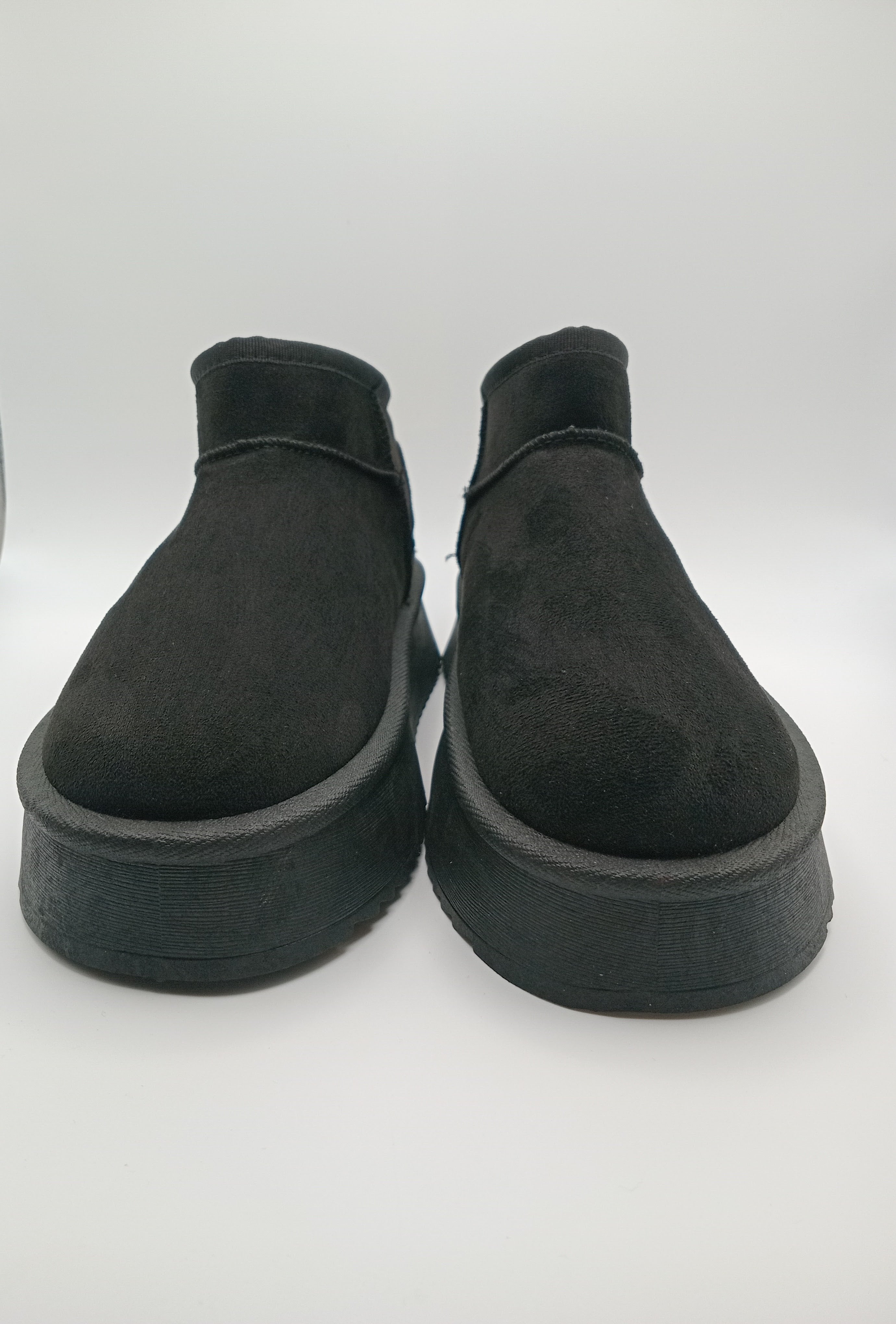 BOTA PANTUFAS MACADI PRETO VELUDO PELOS PLATAFORMA