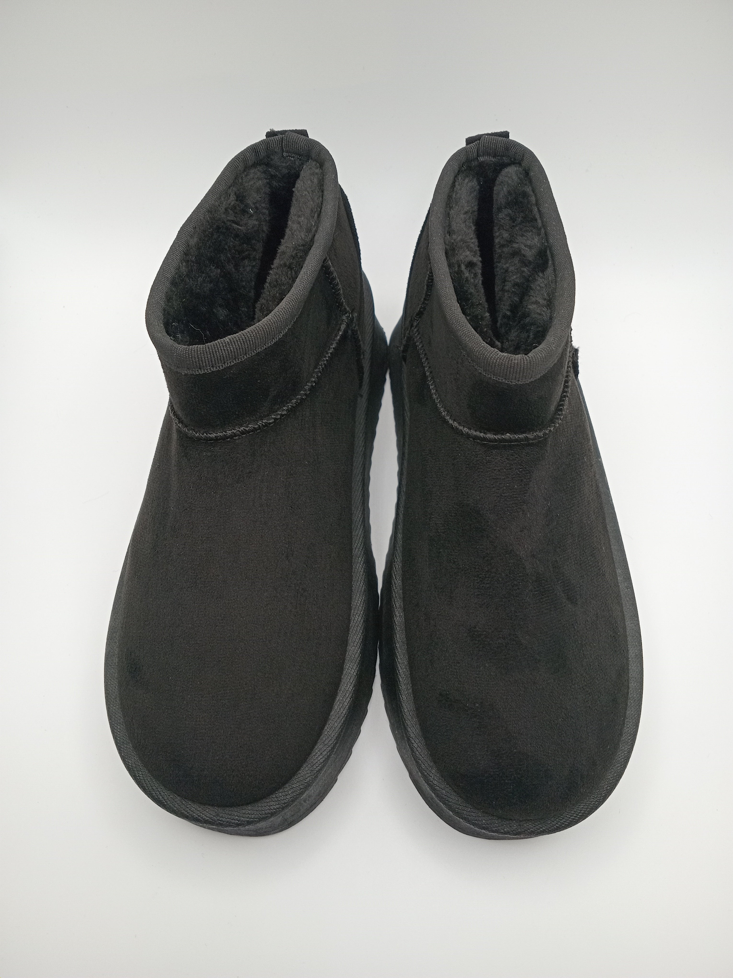 BOTA PANTUFAS MACADI PRETO VELUDO PELOS PLATAFORMA