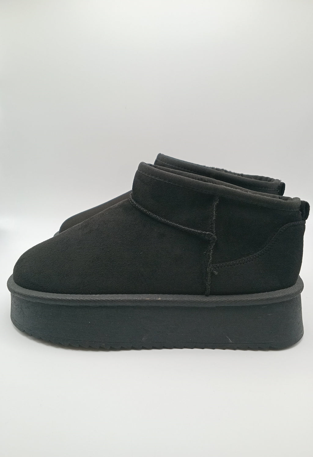 BOTA PANTUFAS MACADI PRETO VELUDO PELOS PLATAFORMA