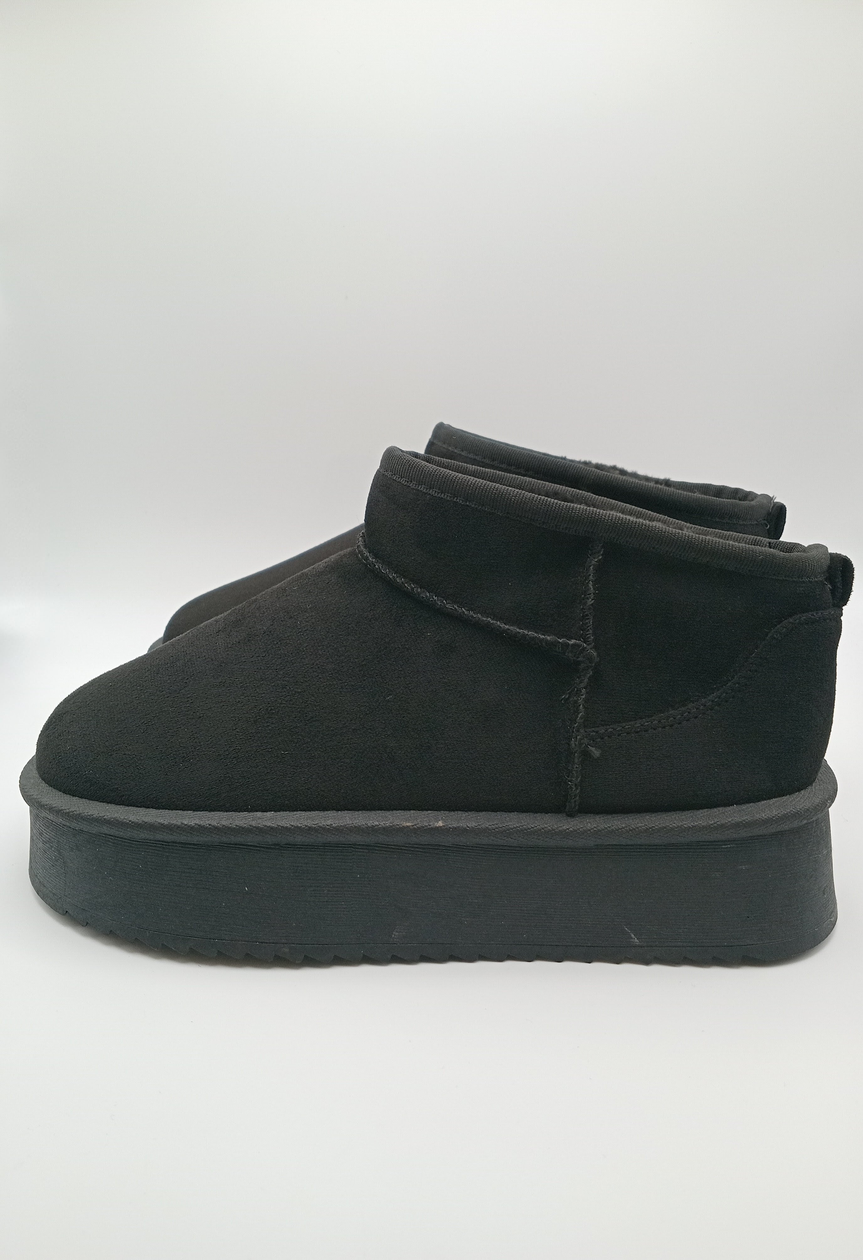 BOTA PANTUFAS MACADI PRETO VELUDO PELOS PLATAFORMA