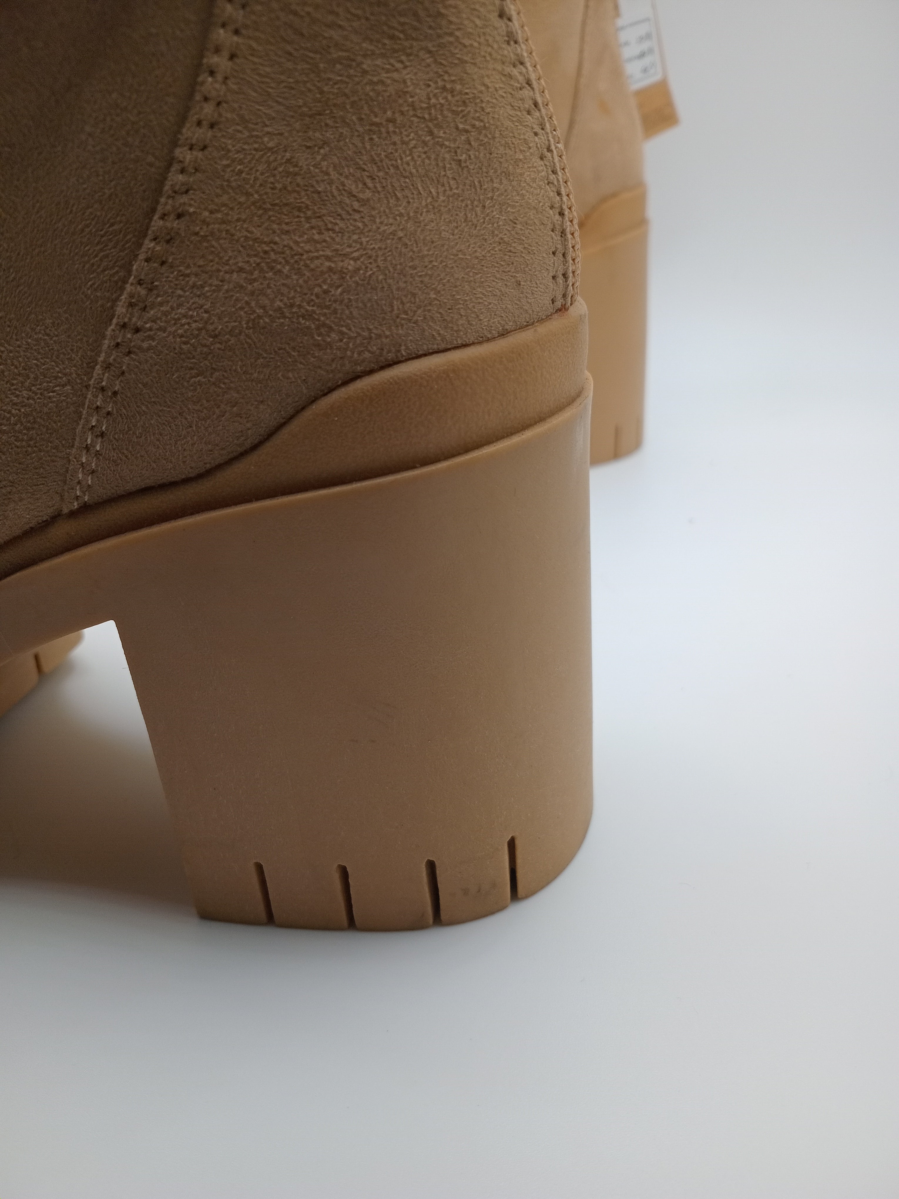 BOTA QUADRADA CORINA CASTANHO VELUDO TECIDO TRATORADO ZIPER