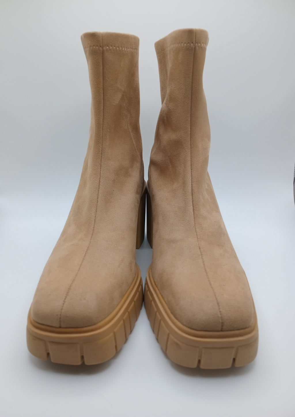 BOTA QUADRADA CORINA CASTANHO VELUDO TECIDO TRATORADO ZIPER