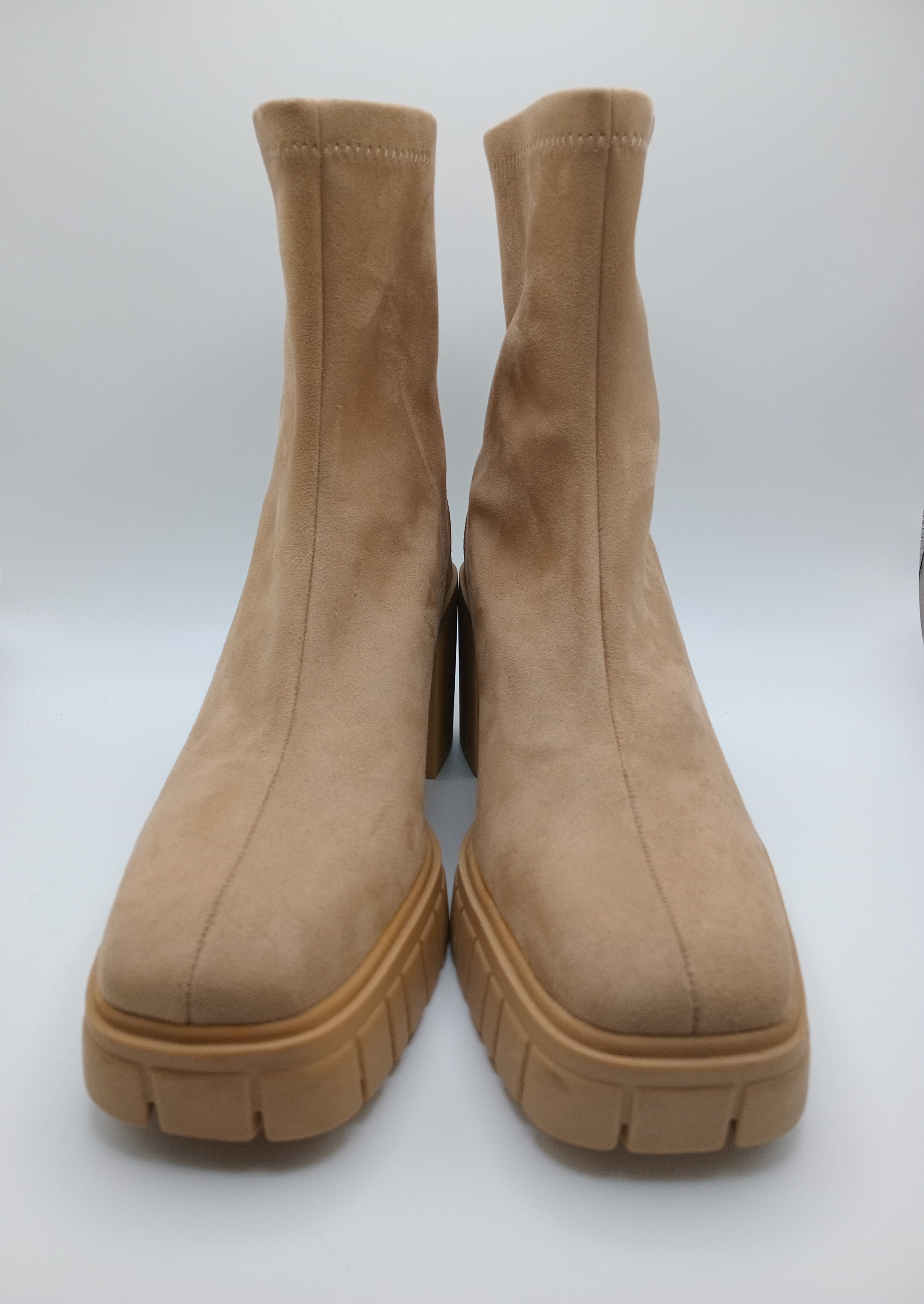 BOTA QUADRADA CORINA CASTANHO VELUDO TECIDO TRATORADO ZIPER