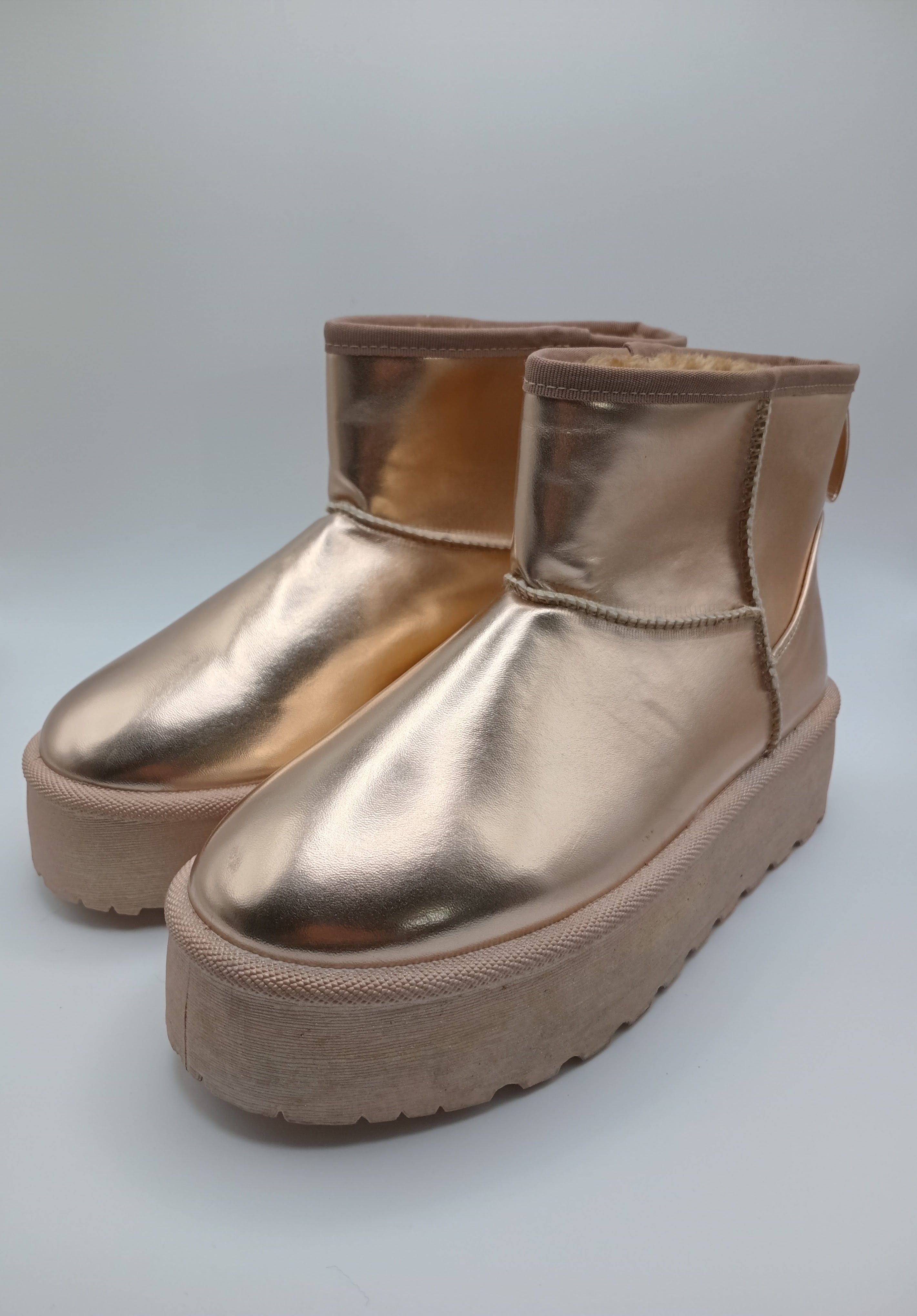 BOTA PANTUFAS MACADI NUDE ECO PELE PELOS PLATAFORMA