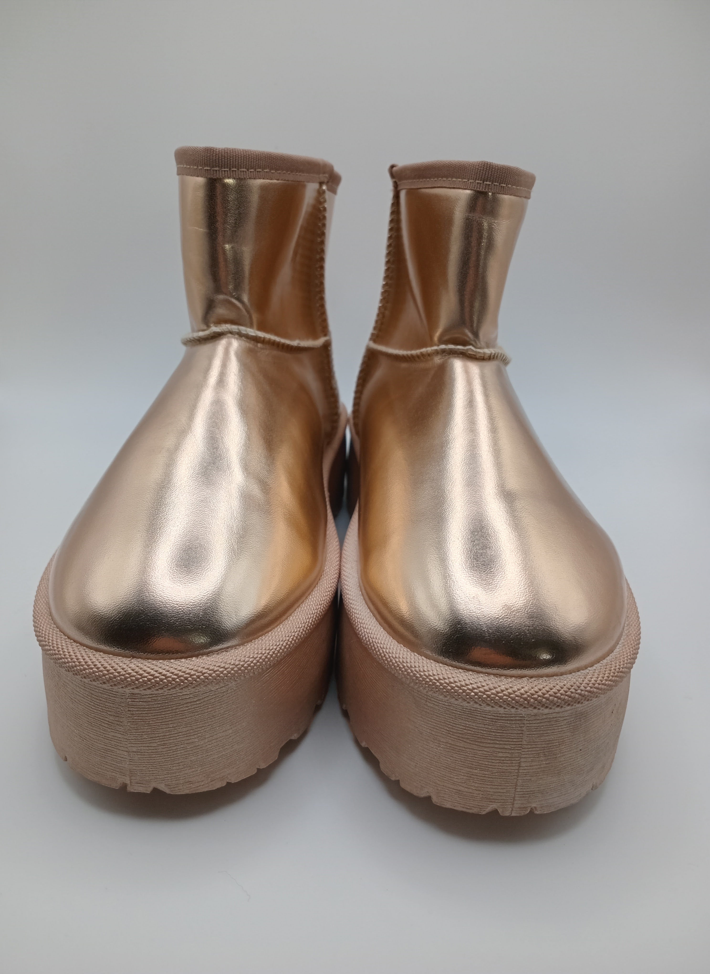 BOTA PANTUFAS MACADI NUDE ECO PELE PELOS PLATAFORMA