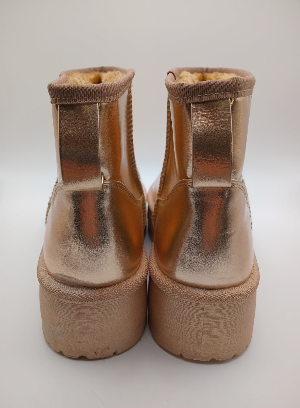 BOTA PANTUFAS MACADI NUDE ECO PELE PELOS PLATAFORMA