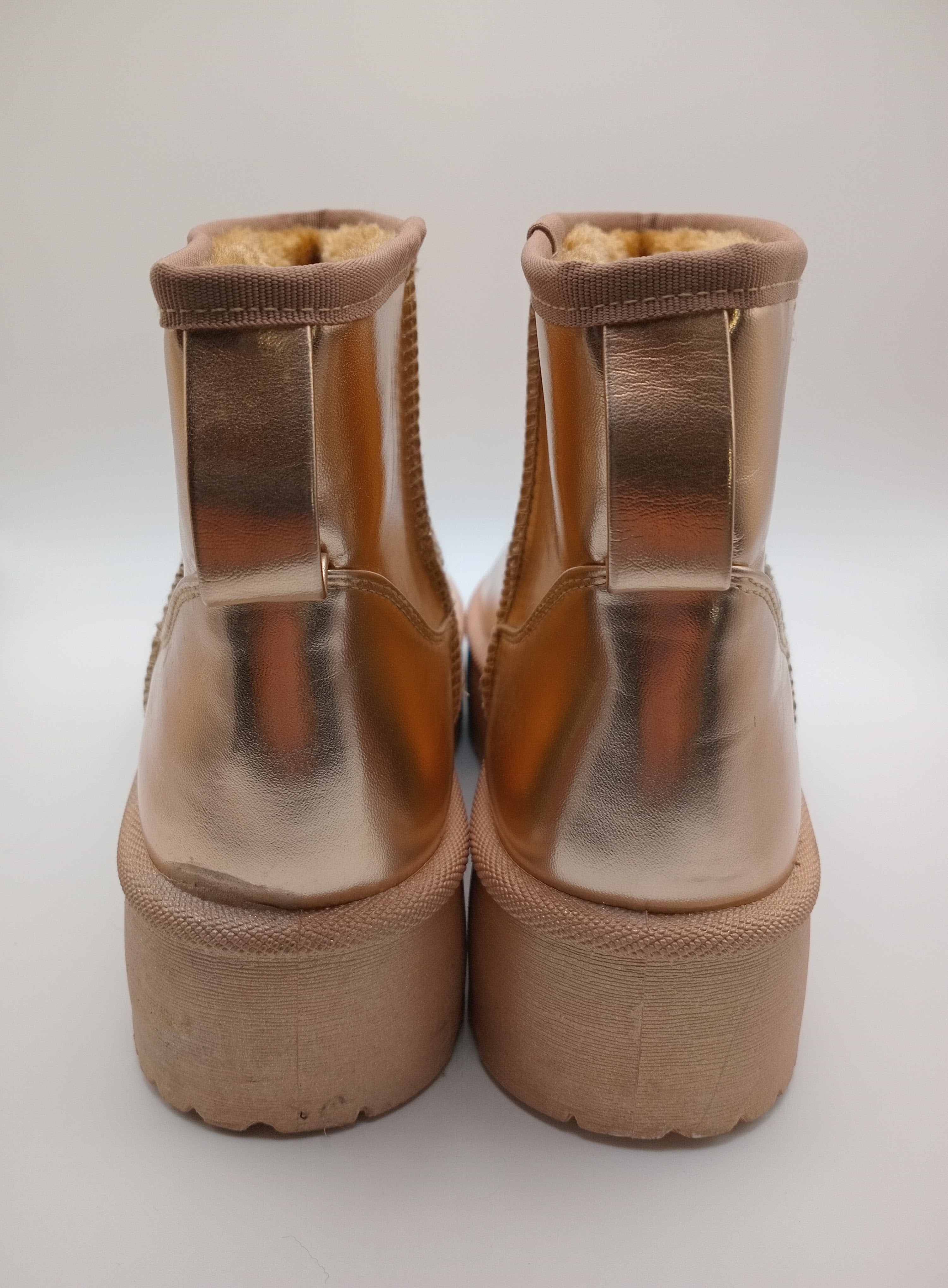 BOTA PANTUFAS MACADI NUDE ECO PELE PELOS PLATAFORMA